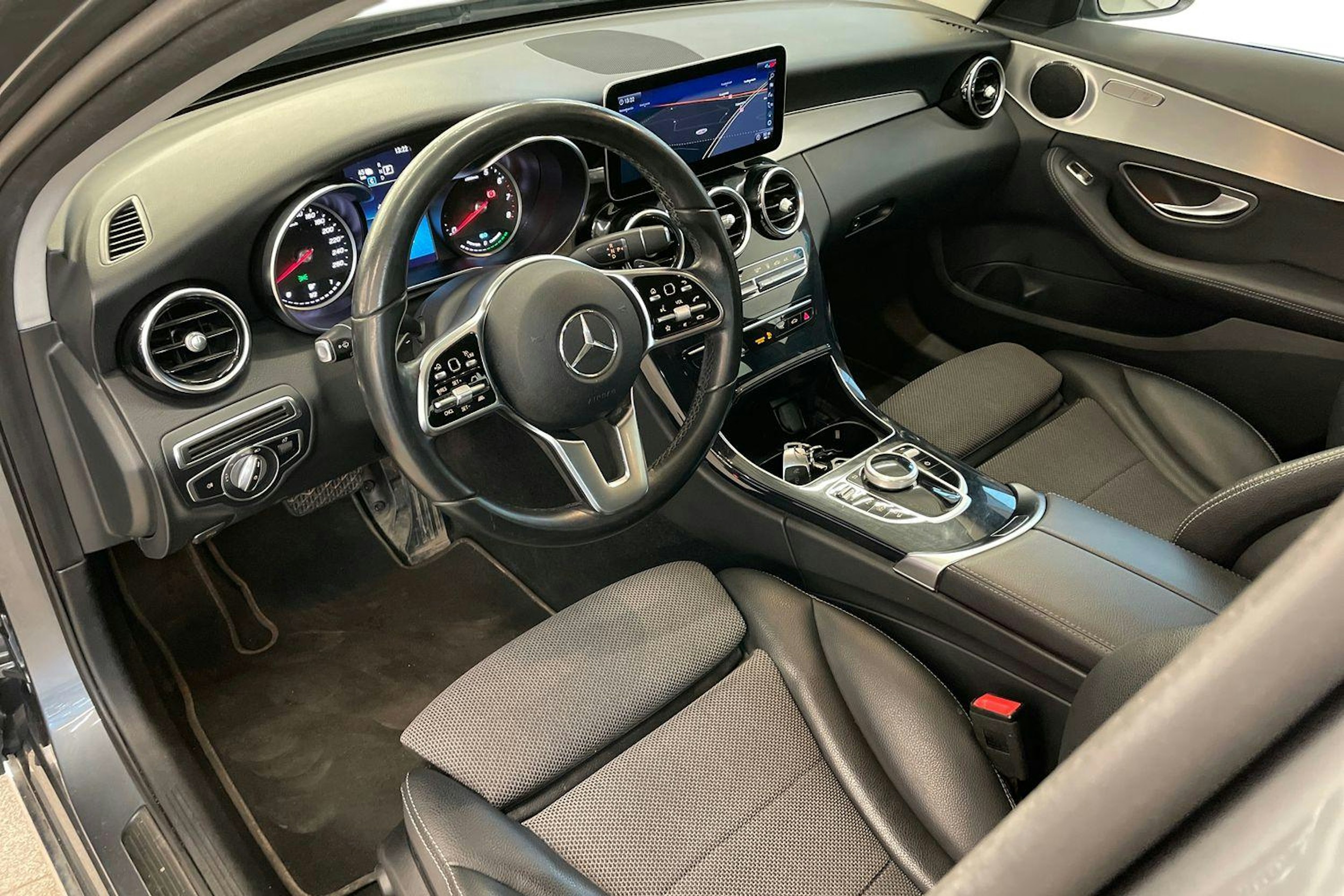 Harmaa Mercedes-Benz C 2020 kuva 6.