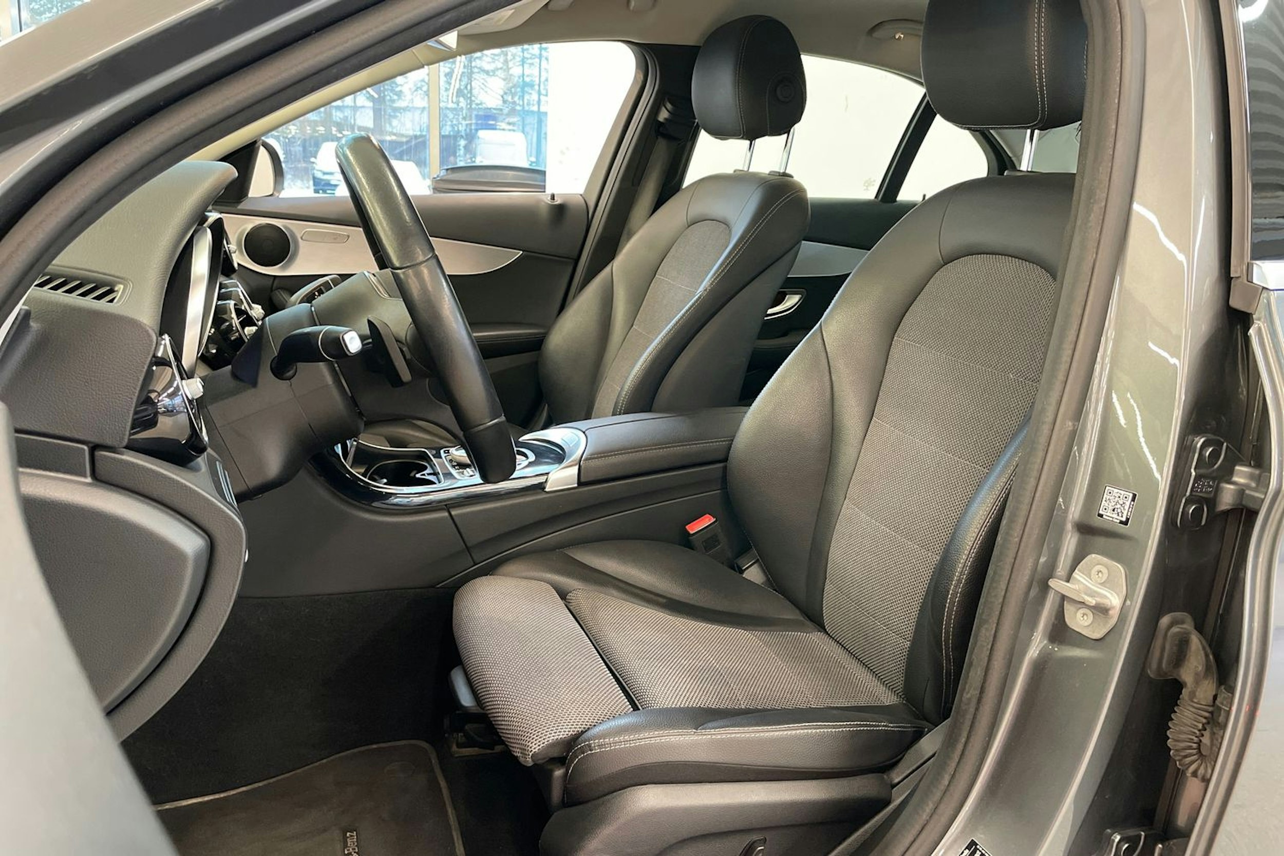 Harmaa Mercedes-Benz C 2020 kuva 24.