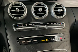 musta Mercedes-Benz C 2020 kuva 13.