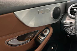 musta Mercedes-Benz C 2020 kuva 15.