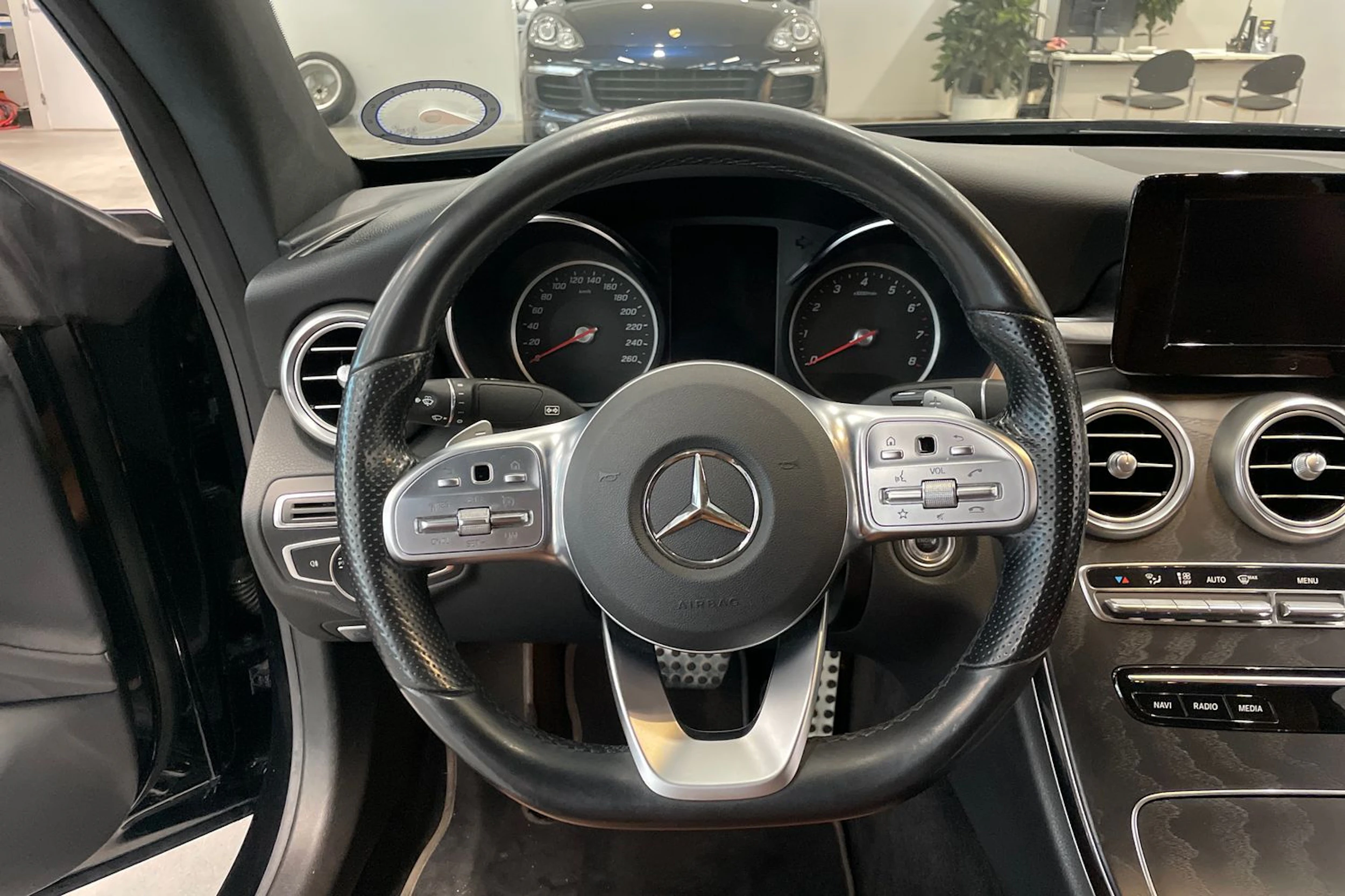musta Mercedes-Benz C 2020 kuva 24.