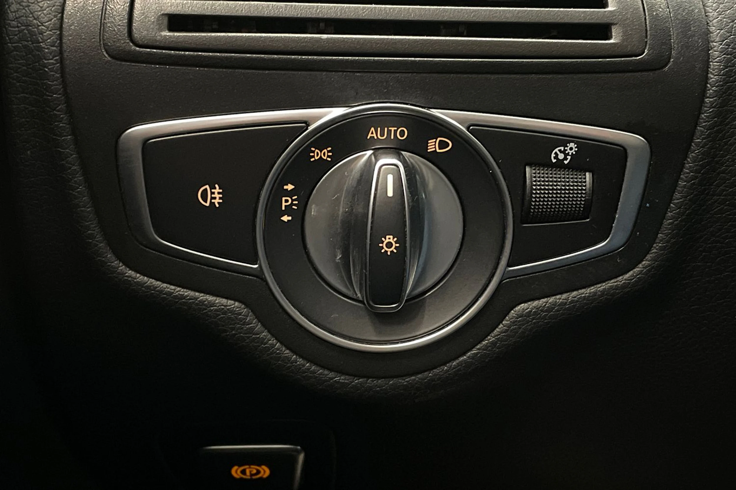valkoinen Mercedes-Benz C 2020 kuva 22.