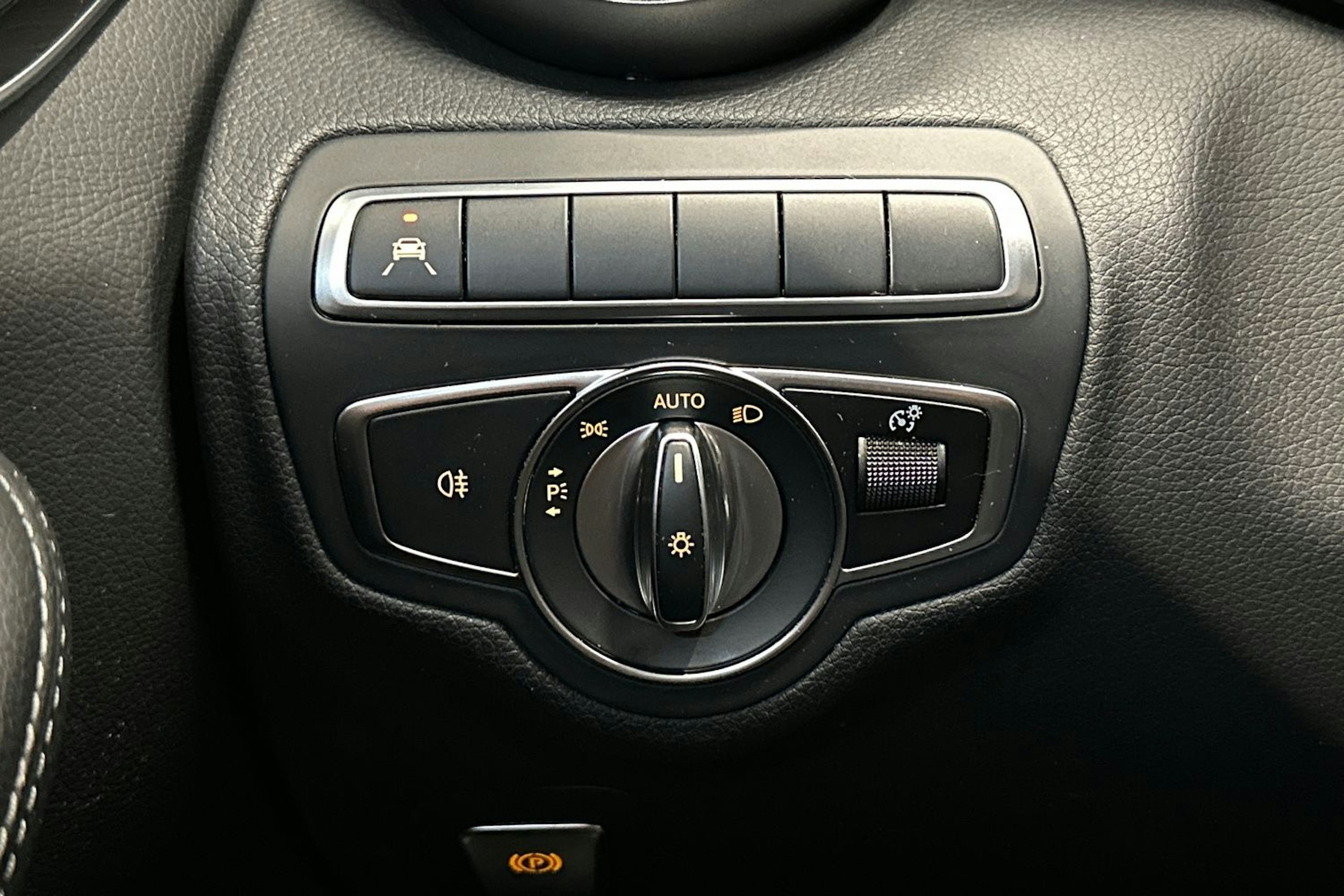 sininen Mercedes-Benz C 2020 kuva 17.