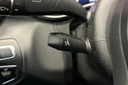 sininen Mercedes-Benz C 2020 kuva 19.