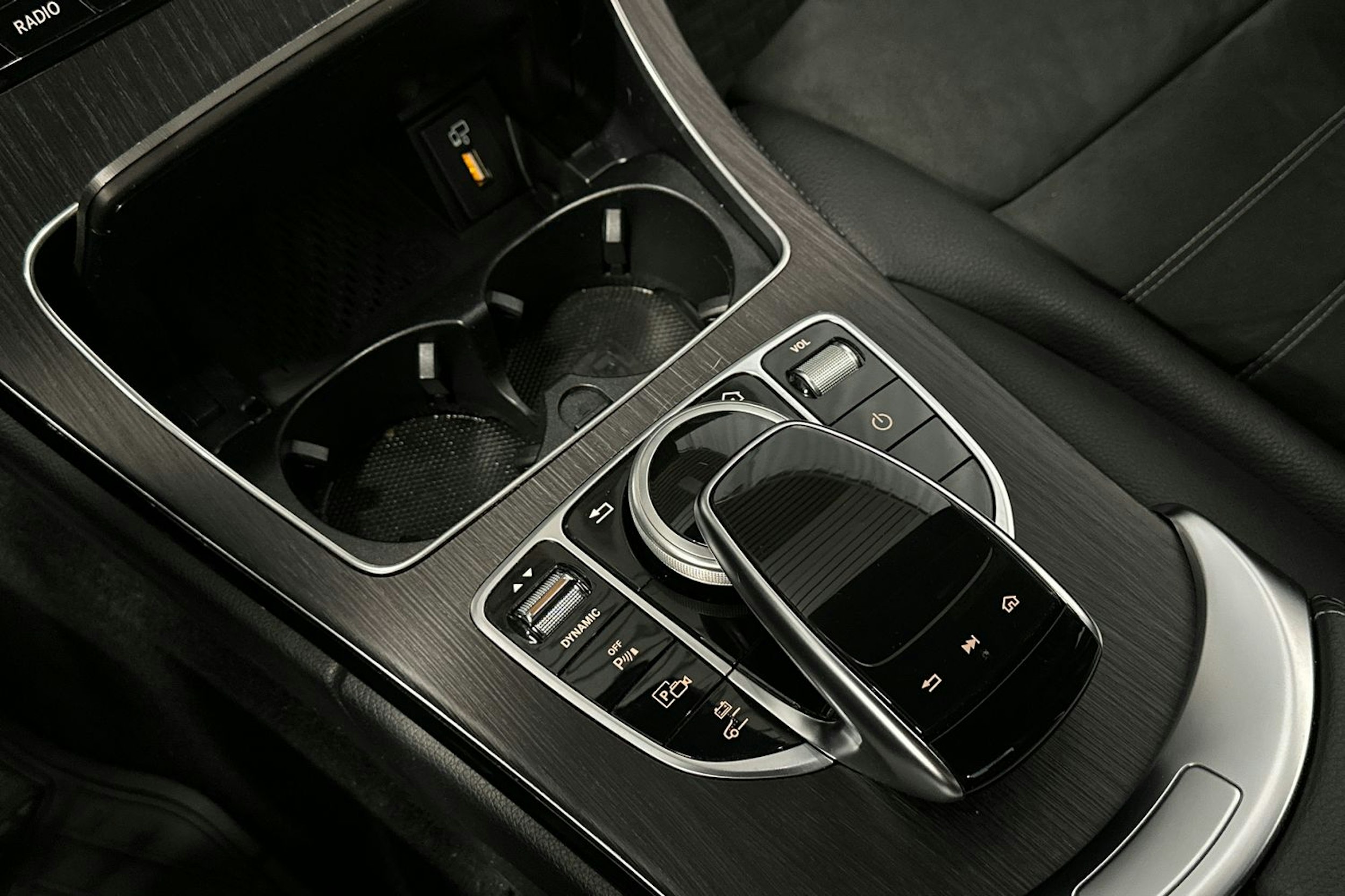 sininen Mercedes-Benz C 2020 kuva 24.