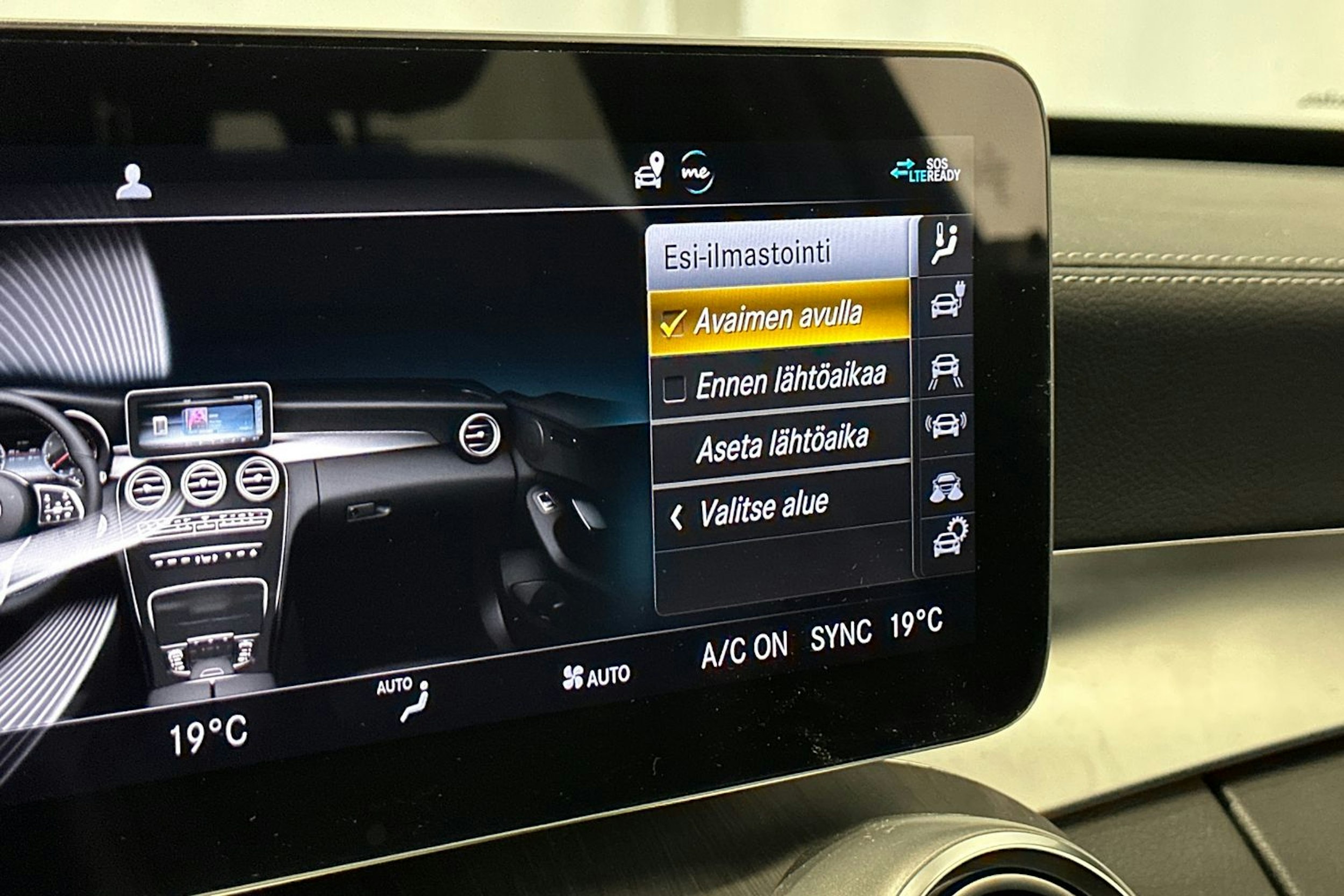 sininen Mercedes-Benz C 2020 kuva 31.