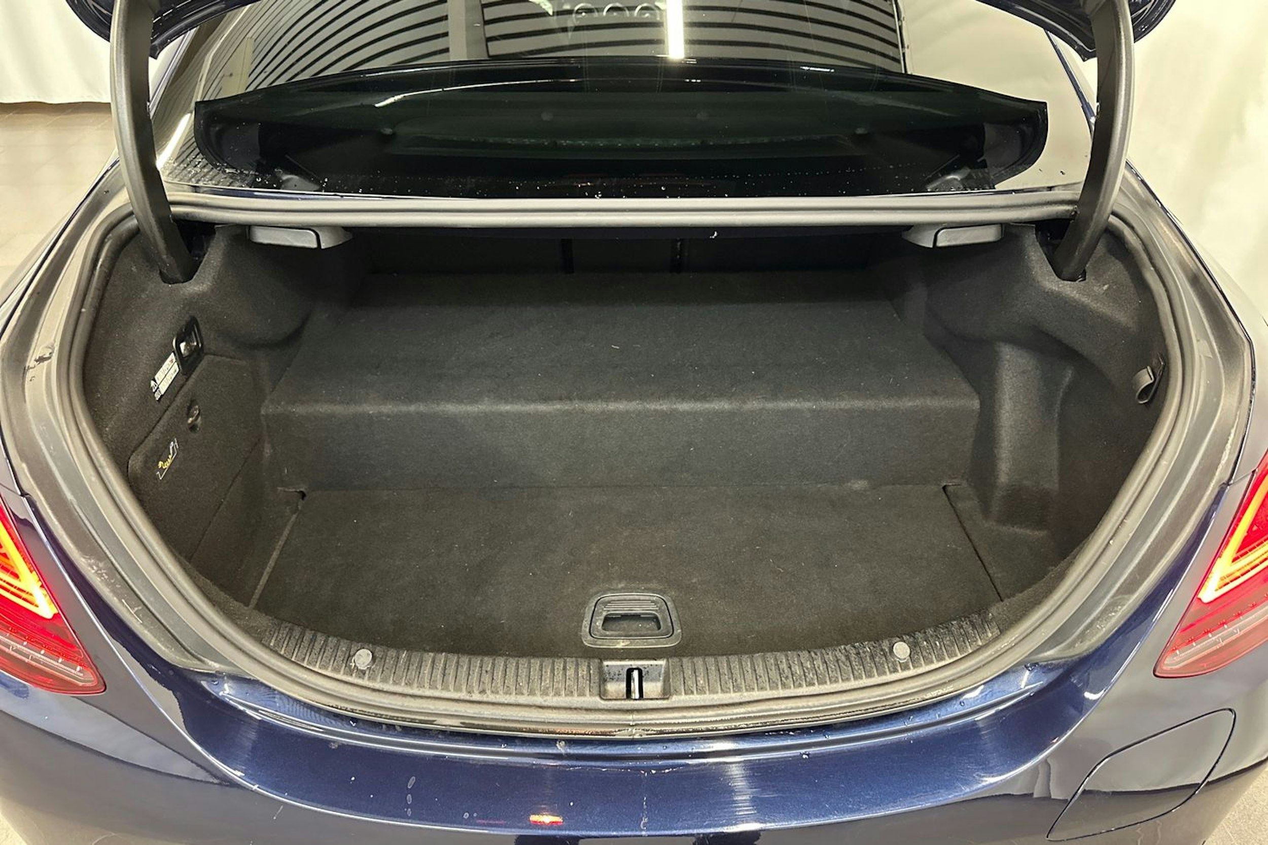 sininen Mercedes-Benz C 2020 kuva 33.