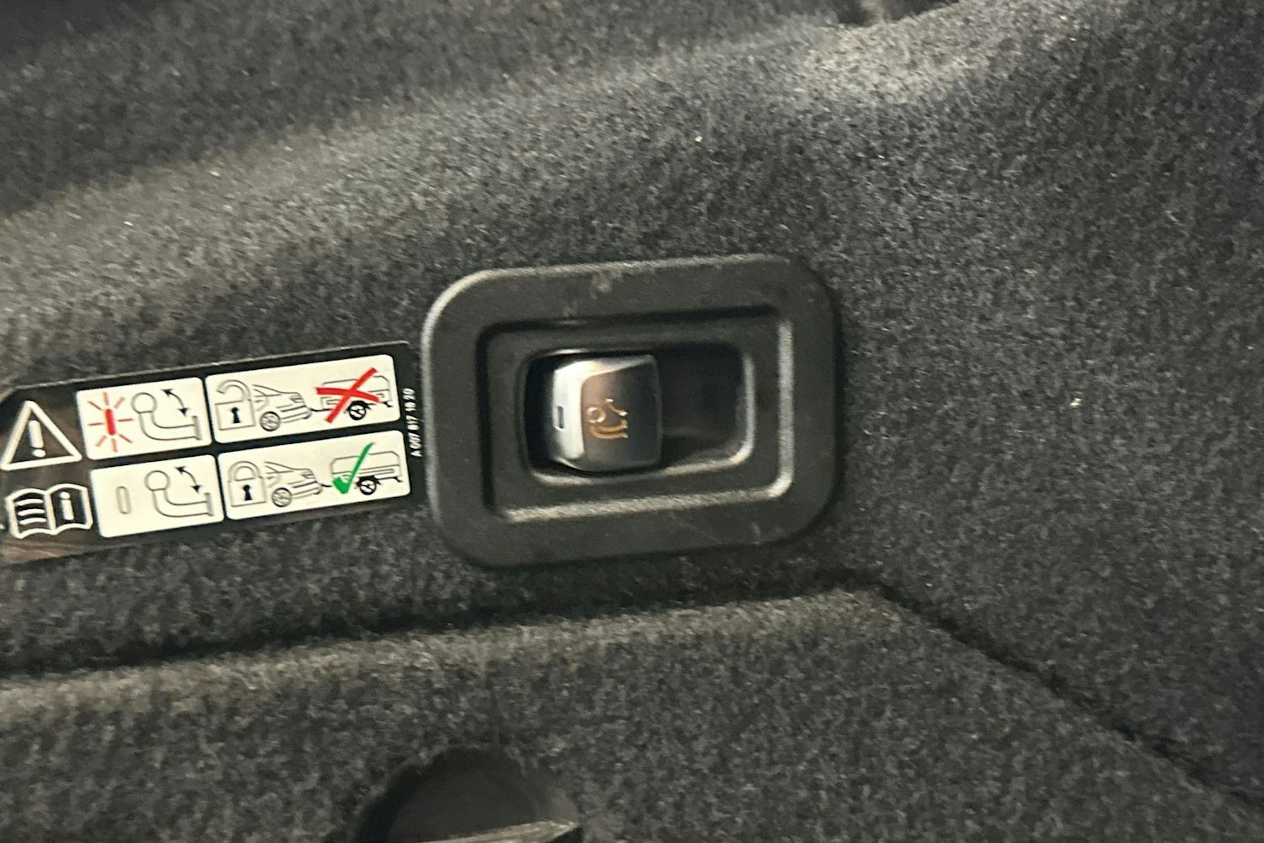 sininen Mercedes-Benz C 2020 kuva 34.