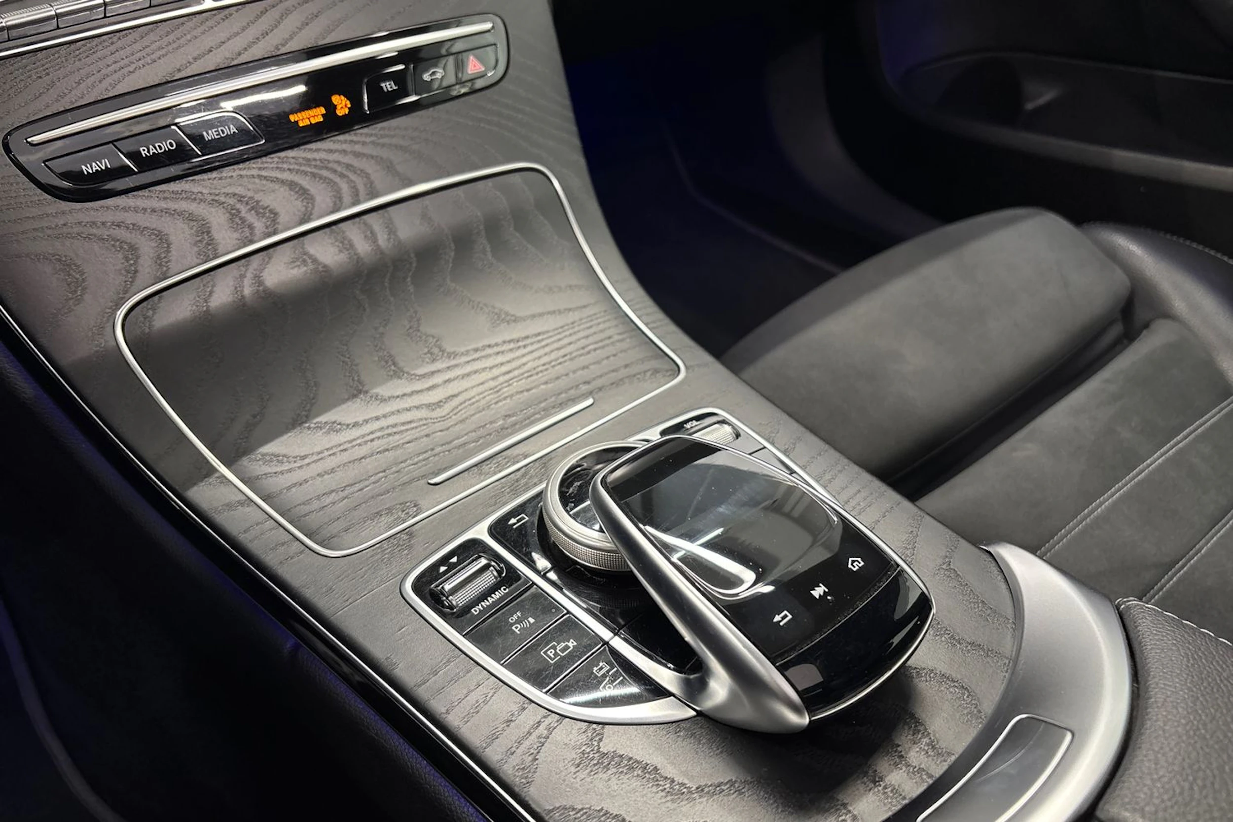 musta Mercedes-Benz C 2020 kuva 19.