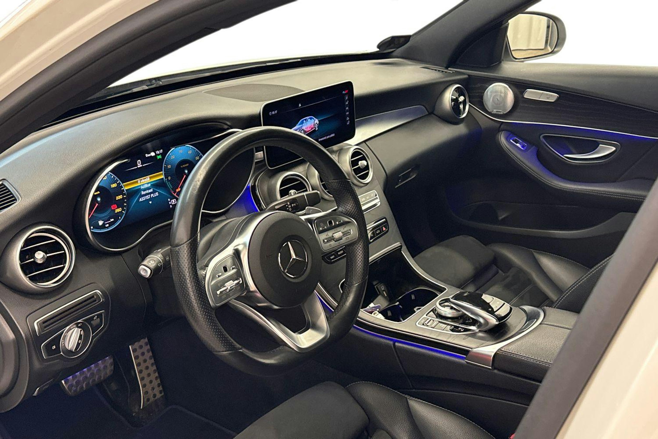 Valkoinen Mercedes-Benz C 2020 kuva 7.