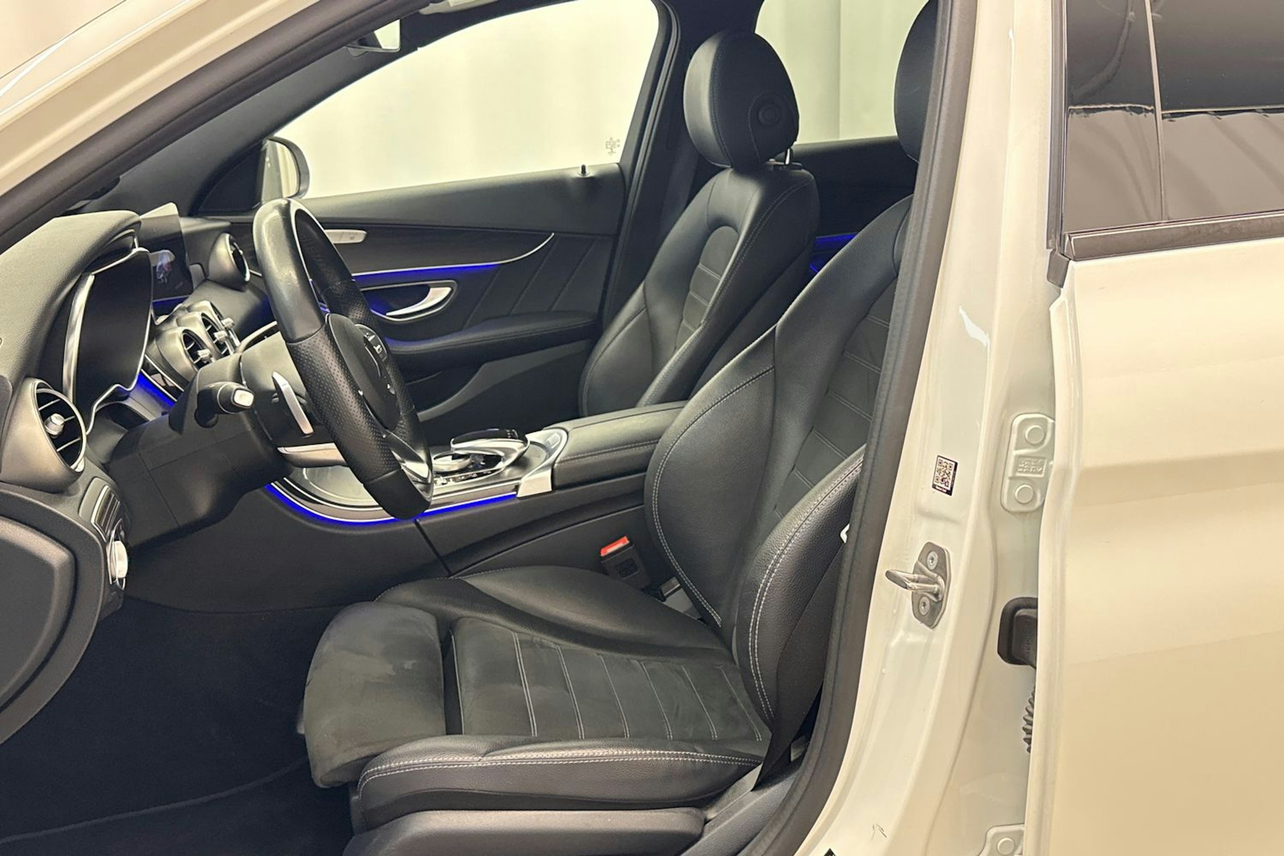 Valkoinen Mercedes-Benz C 2020 kuva 15.