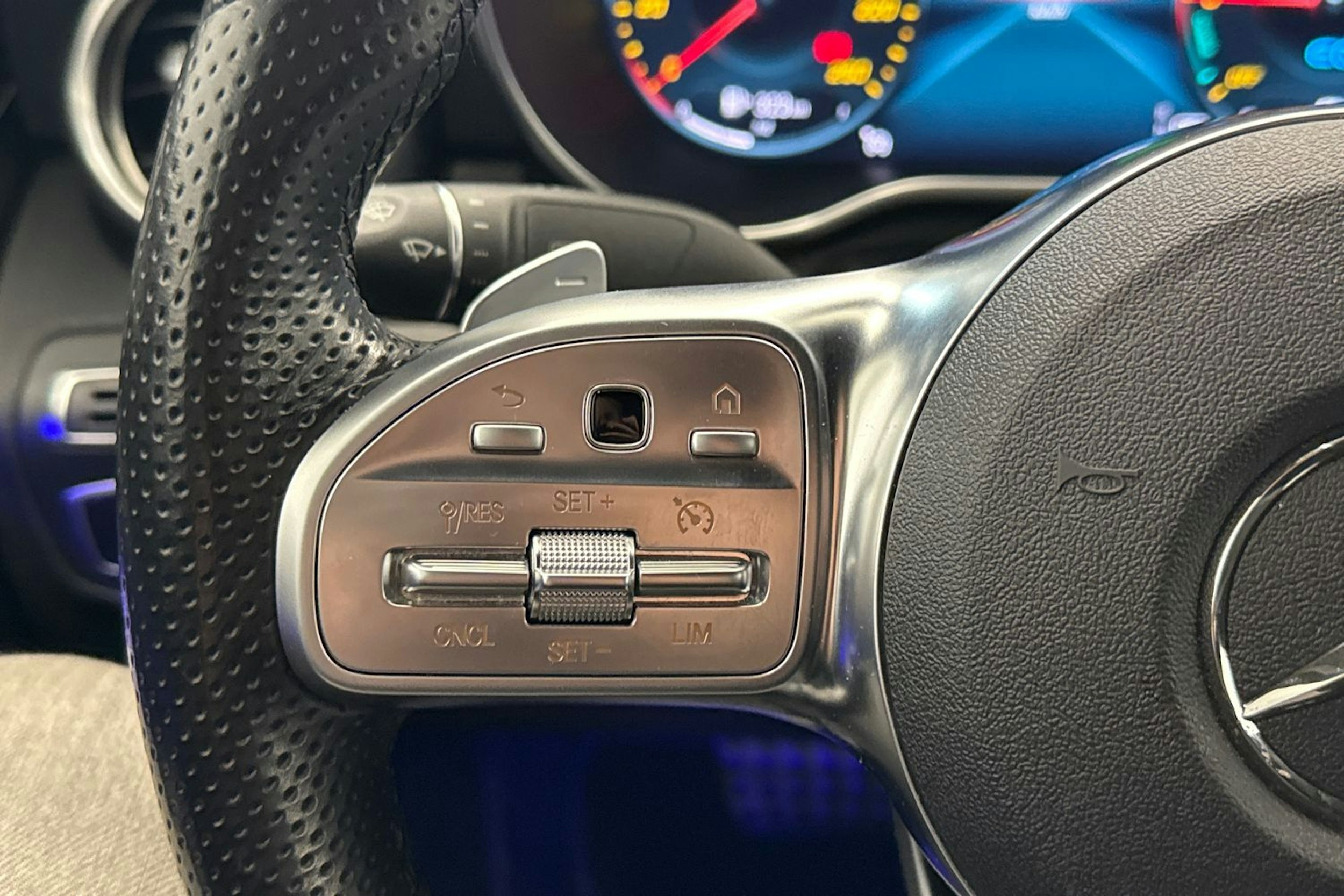 Valkoinen Mercedes-Benz C 2020 kuva 17.