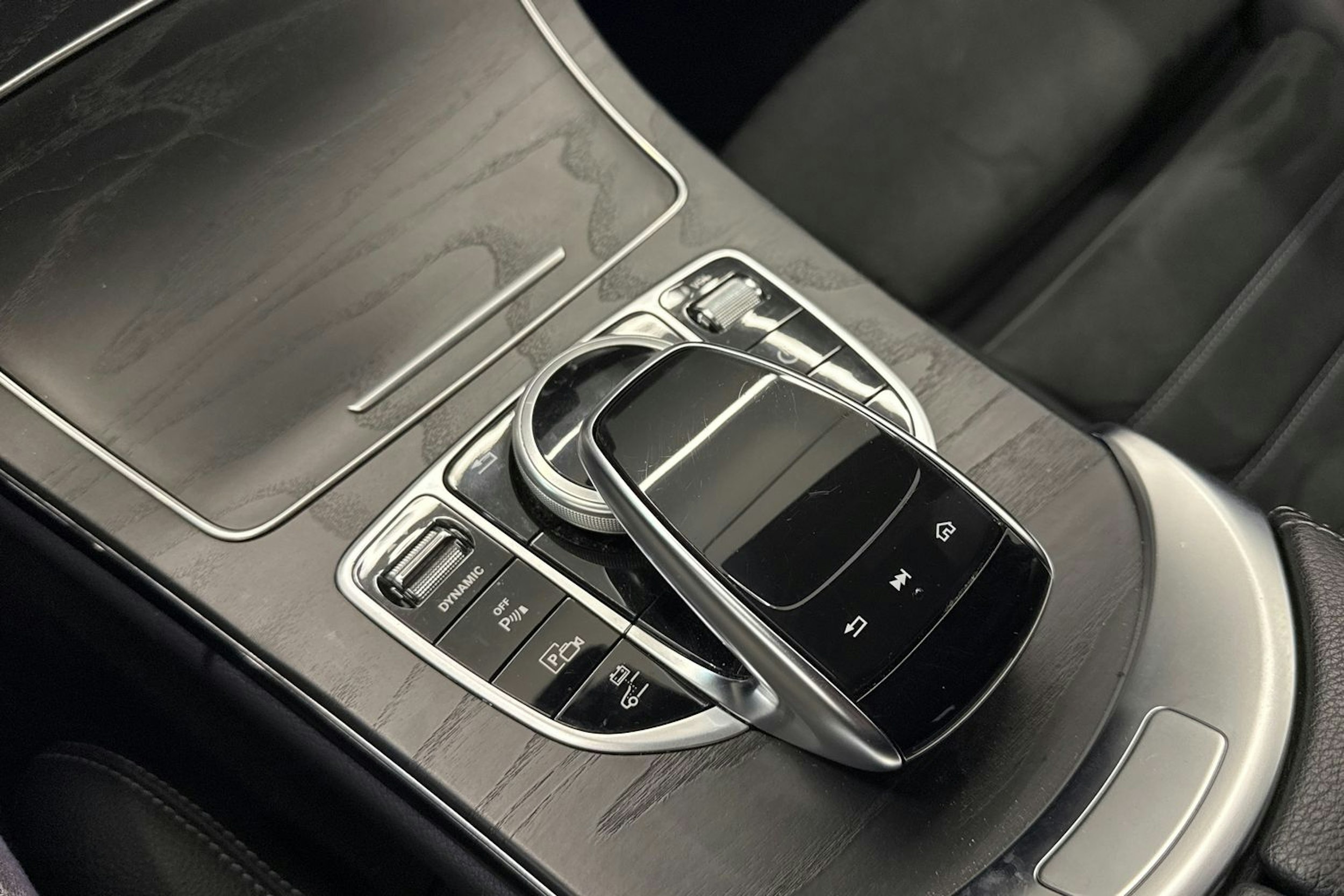 Valkoinen Mercedes-Benz C 2020 kuva 19.