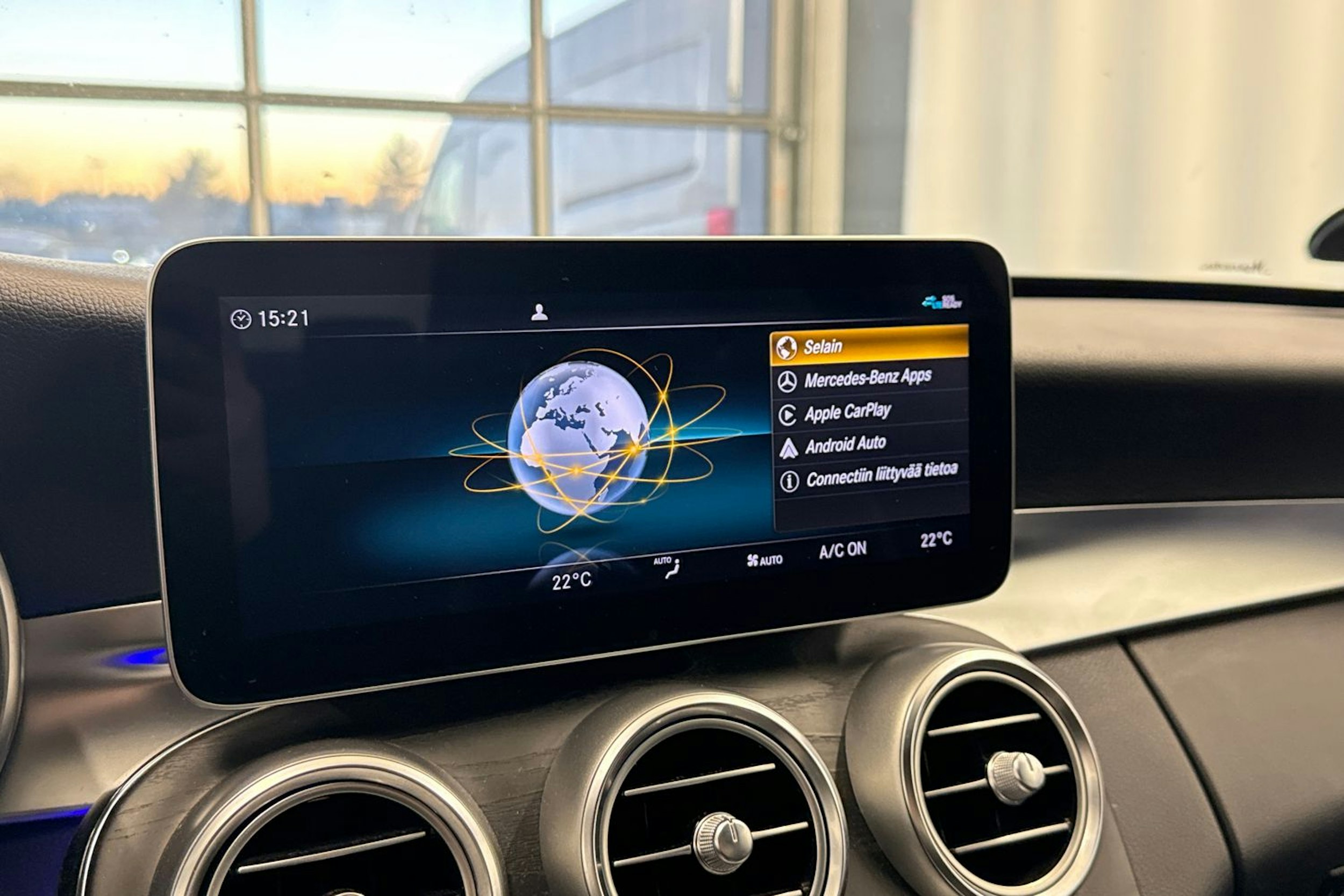 Valkoinen Mercedes-Benz C 2020 kuva 22.