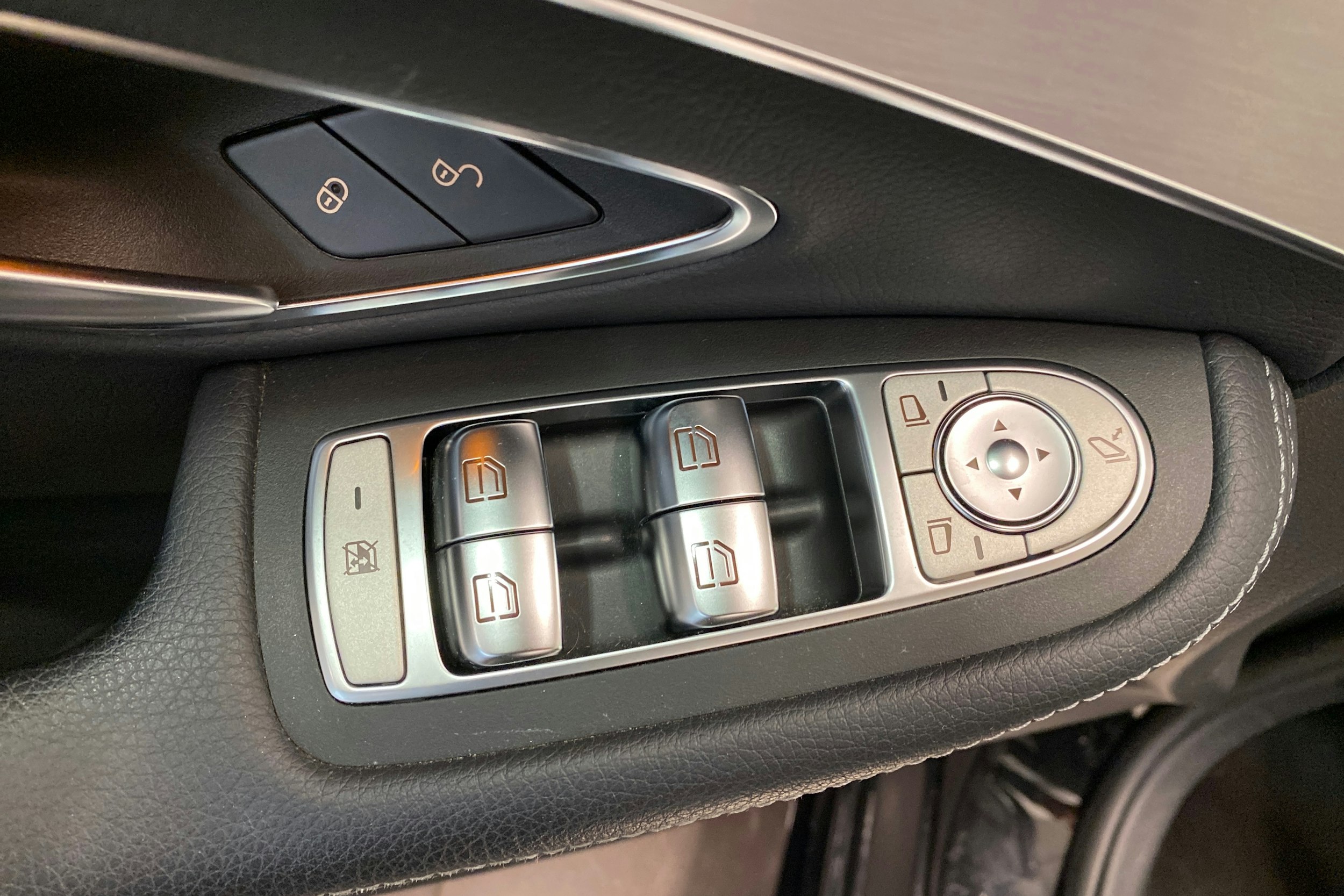 Musta Mercedes-Benz C 2020 kuva 15.