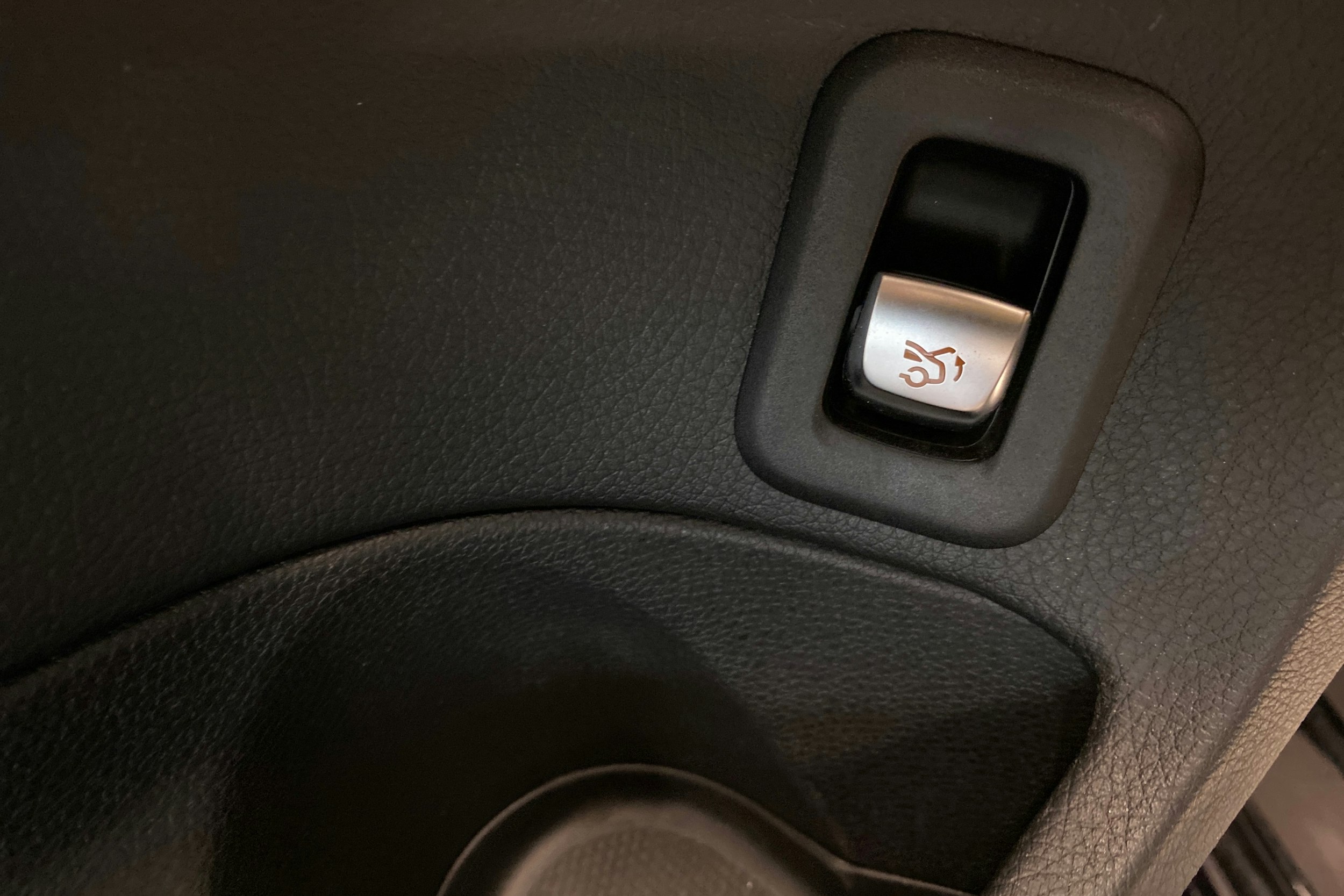 Musta Mercedes-Benz C 2020 kuva 16.