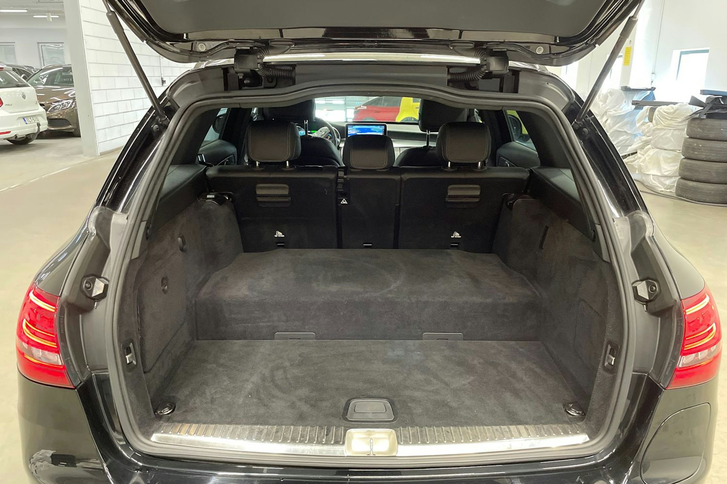musta Mercedes-Benz C 2020 kuva 14.