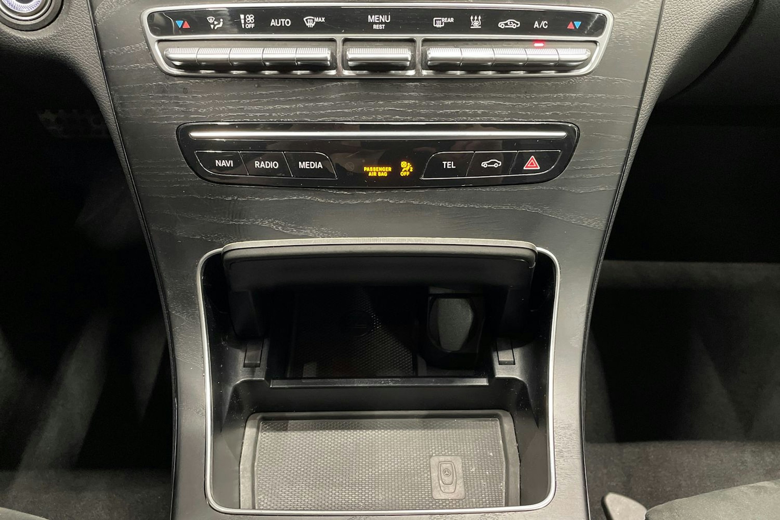 musta Mercedes-Benz C 2020 kuva 23.