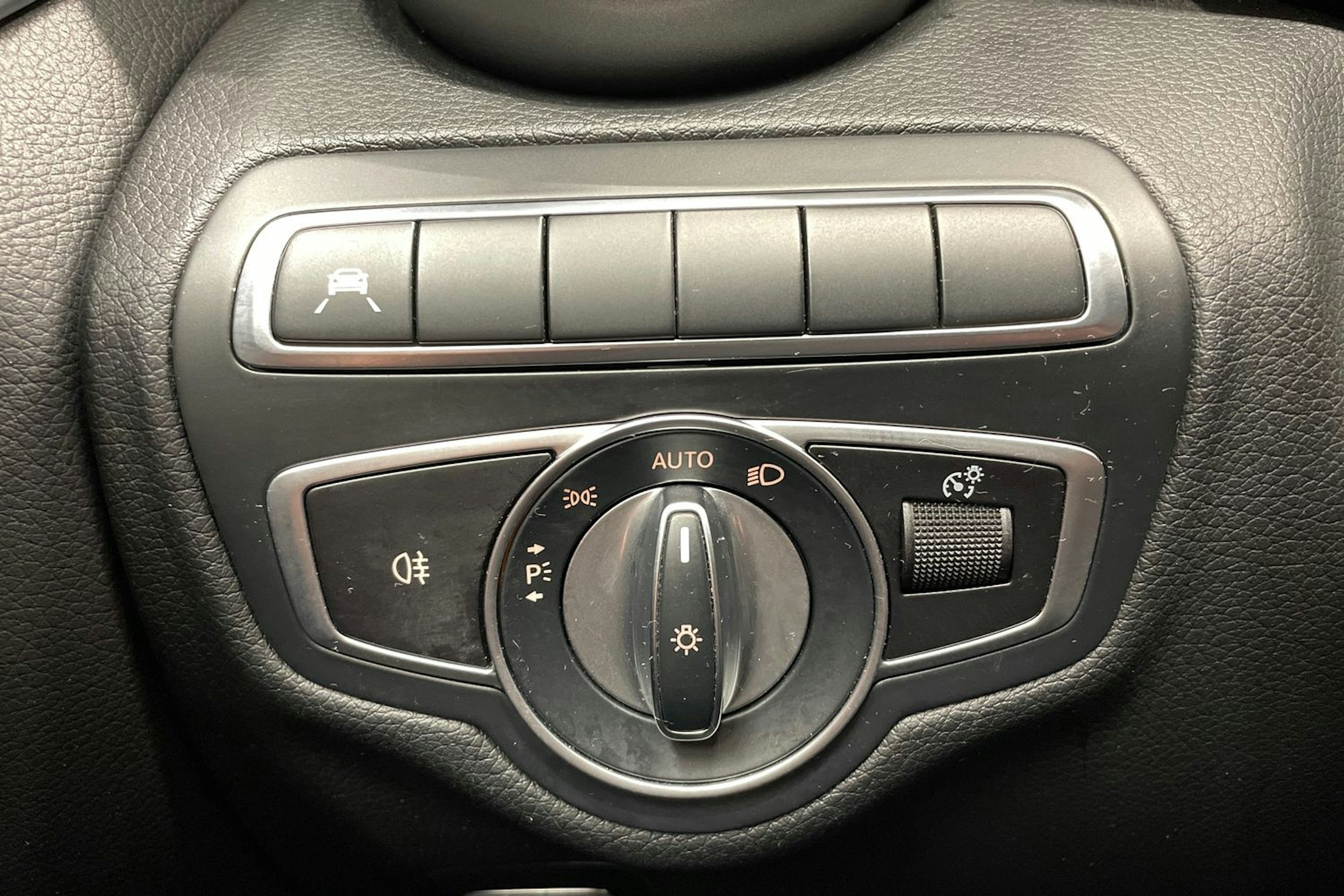 musta Mercedes-Benz C 2020 kuva 25.