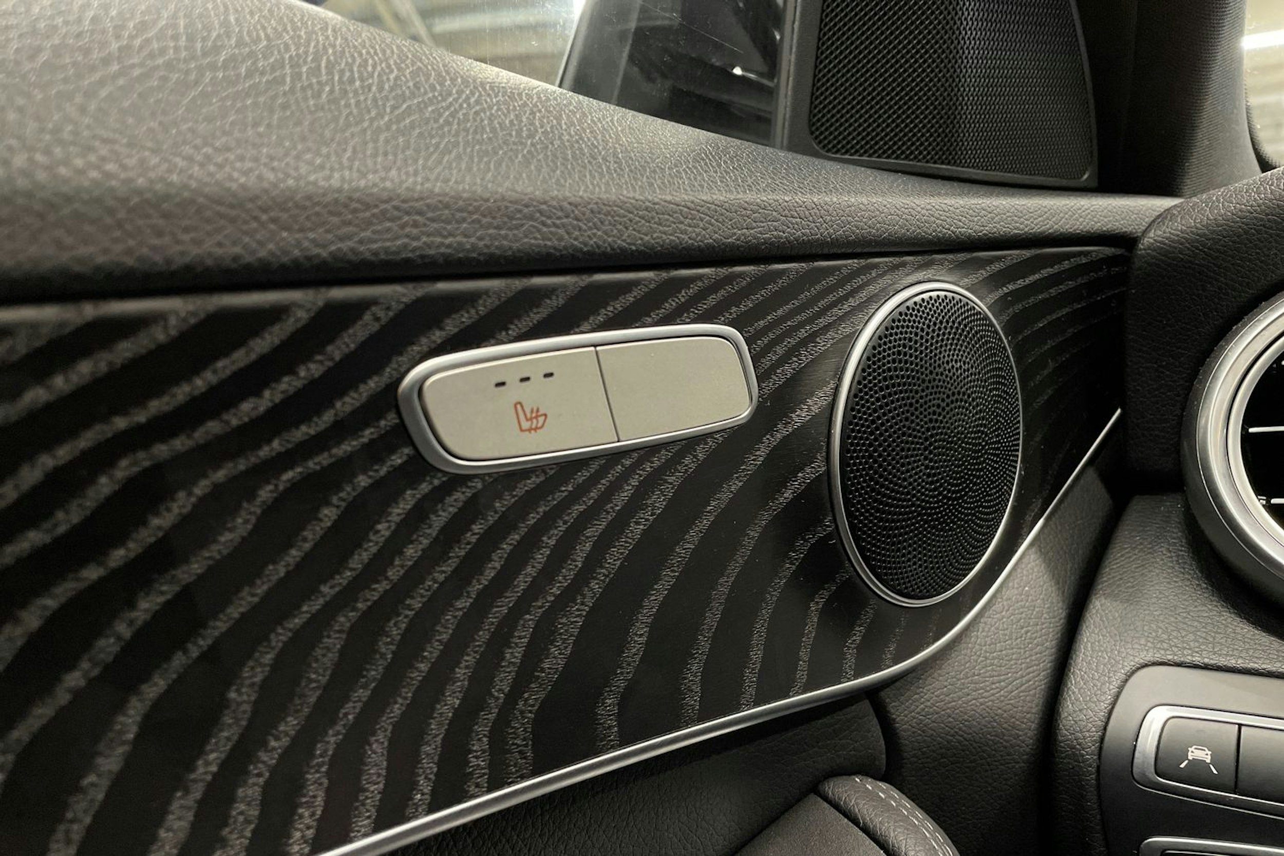 musta Mercedes-Benz C 2020 kuva 28.