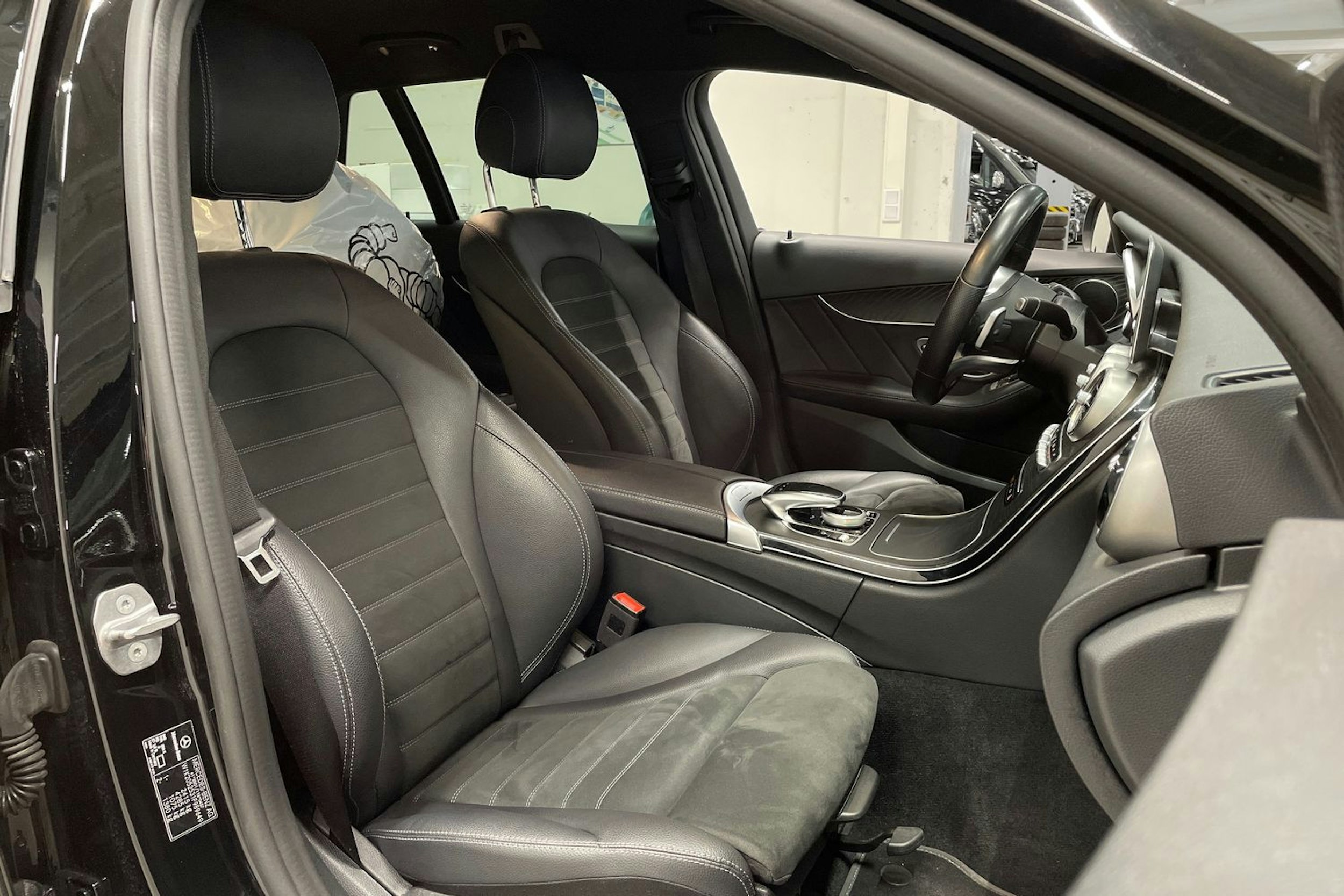 musta Mercedes-Benz C 2020 kuva 32.