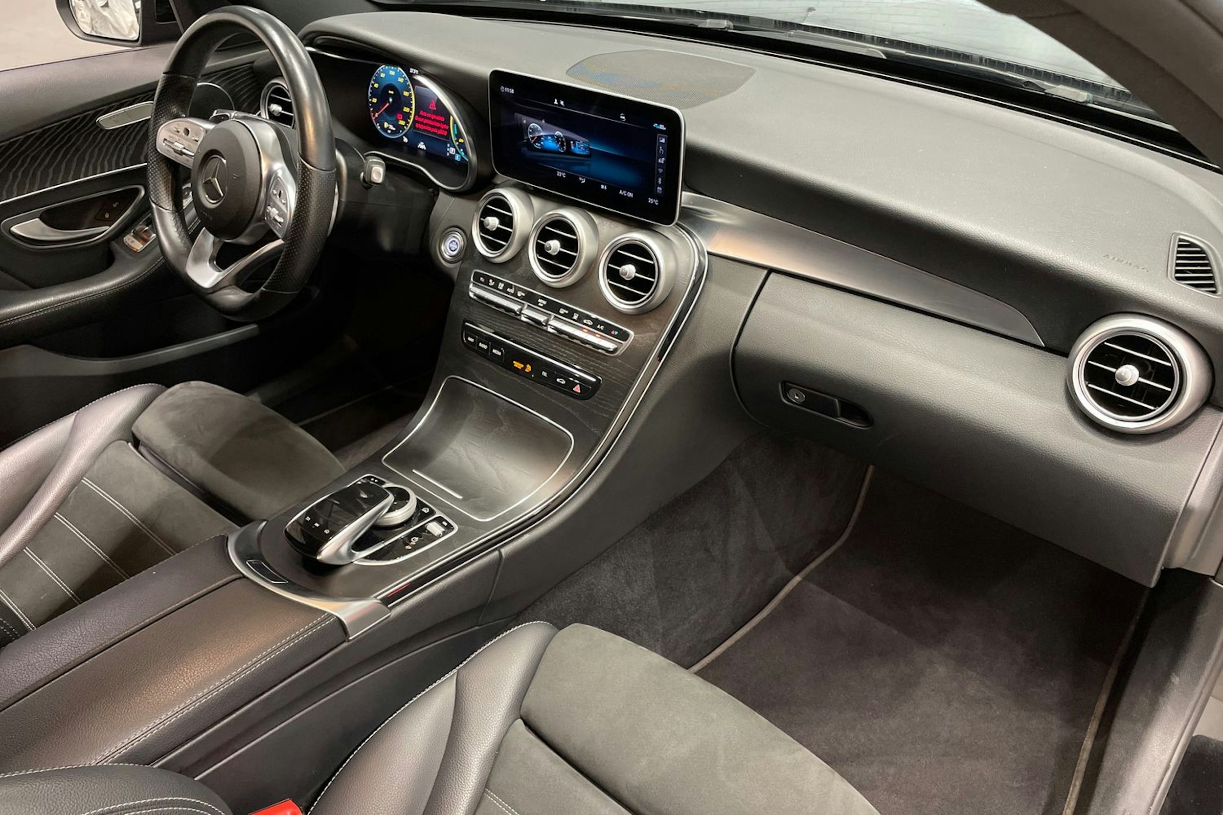musta Mercedes-Benz C 2020 kuva 33.
