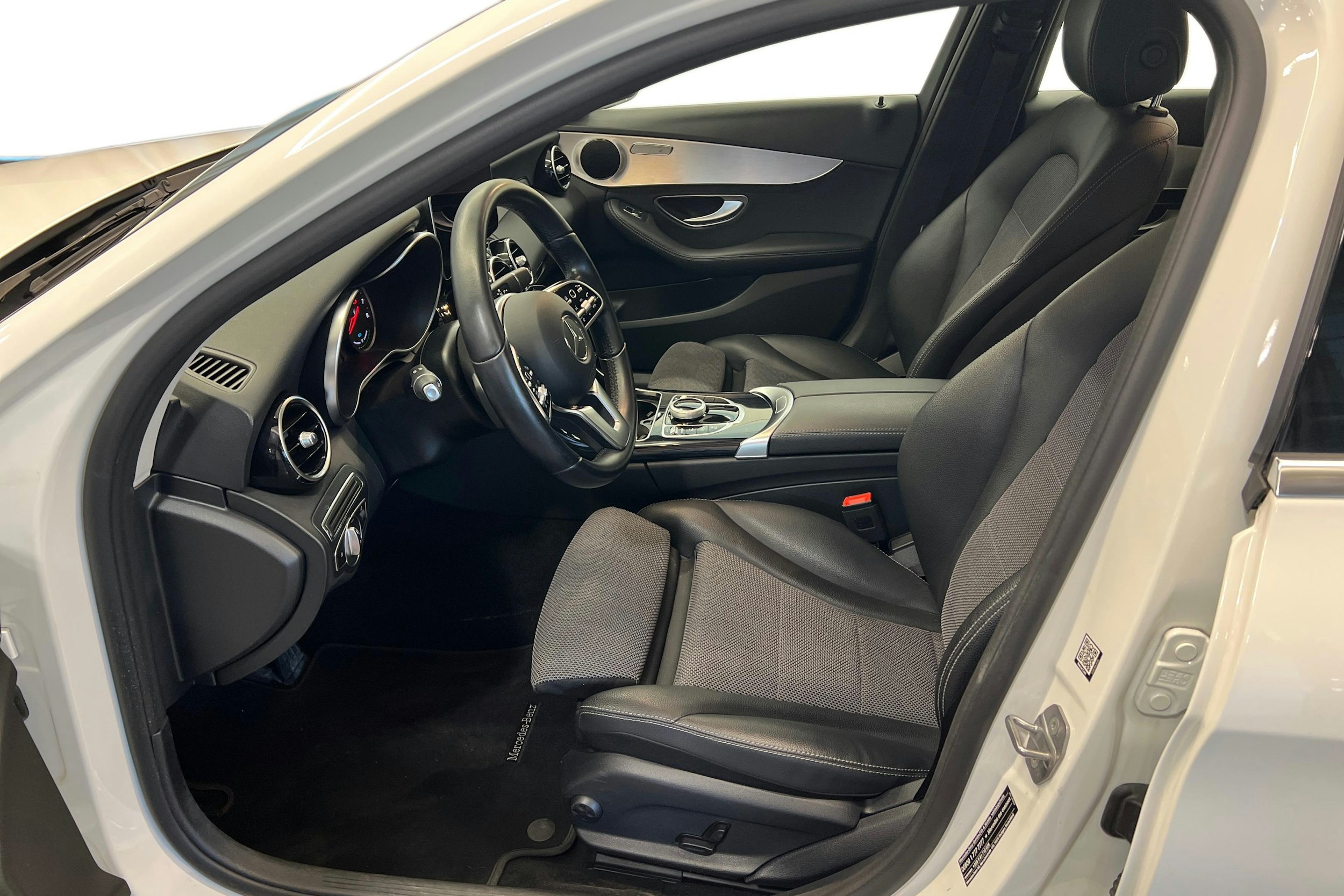 Valkoinen Mercedes-Benz C 2020 kuva 7.