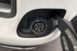 Valkoinen Mercedes-Benz C 2020 kuva 17.