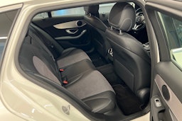 Valkoinen Mercedes-Benz C 2020 kuva 18.