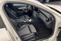 Valkoinen Mercedes-Benz C 2020 kuva 19.