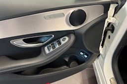 Valkoinen Mercedes-Benz C 2020 kuva 20.