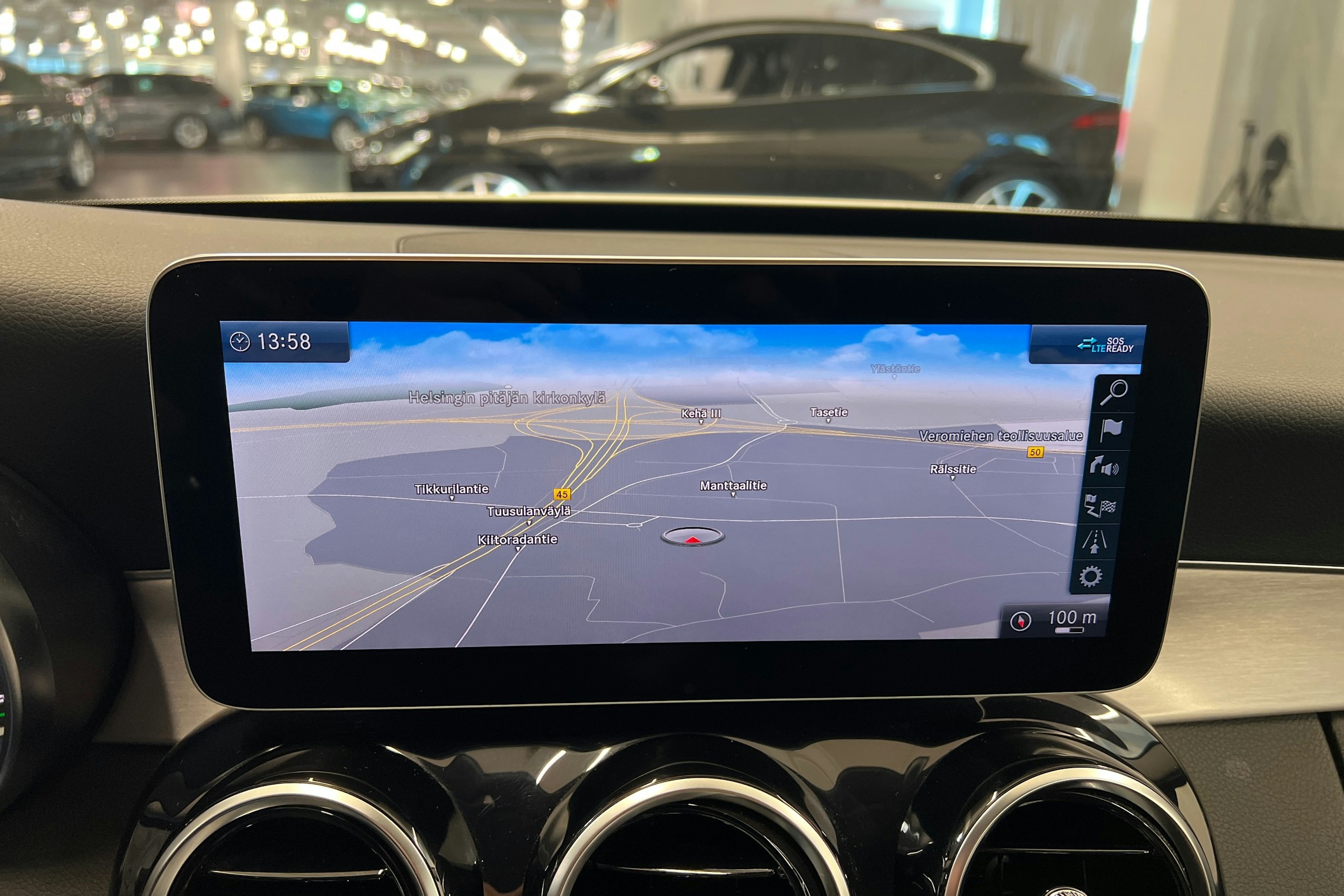 Valkoinen Mercedes-Benz C 2020 kuva 28.