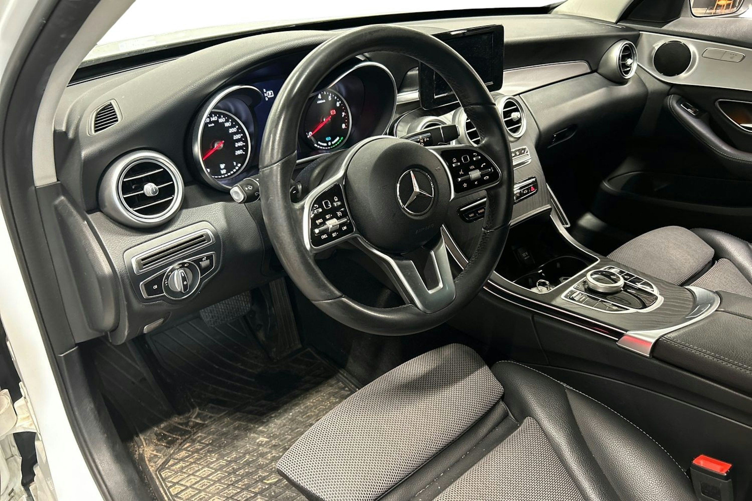 valkoinen Mercedes-Benz C 2020 kuva 3.
