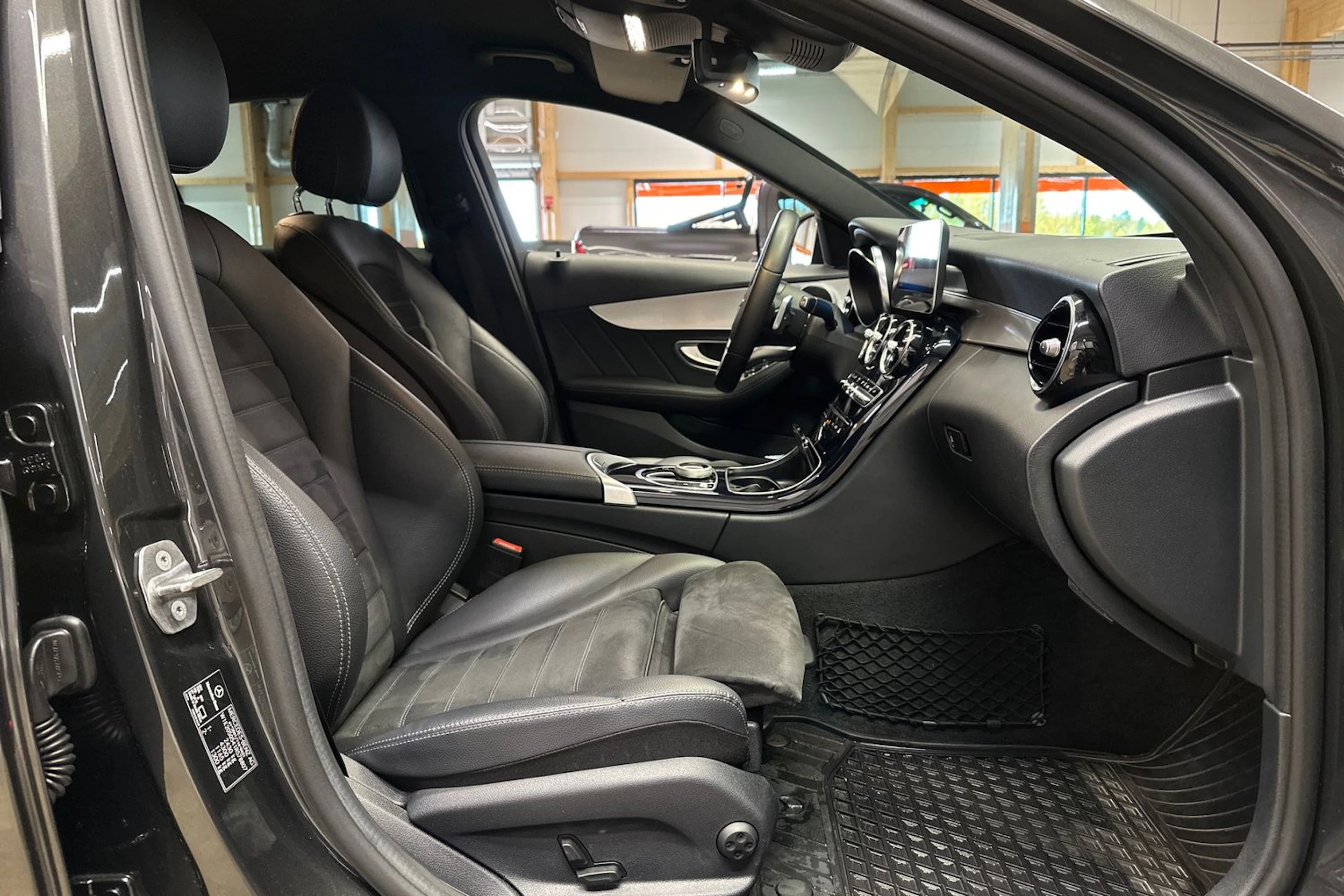 harmaa Mercedes-Benz C 2020 kuva 11.