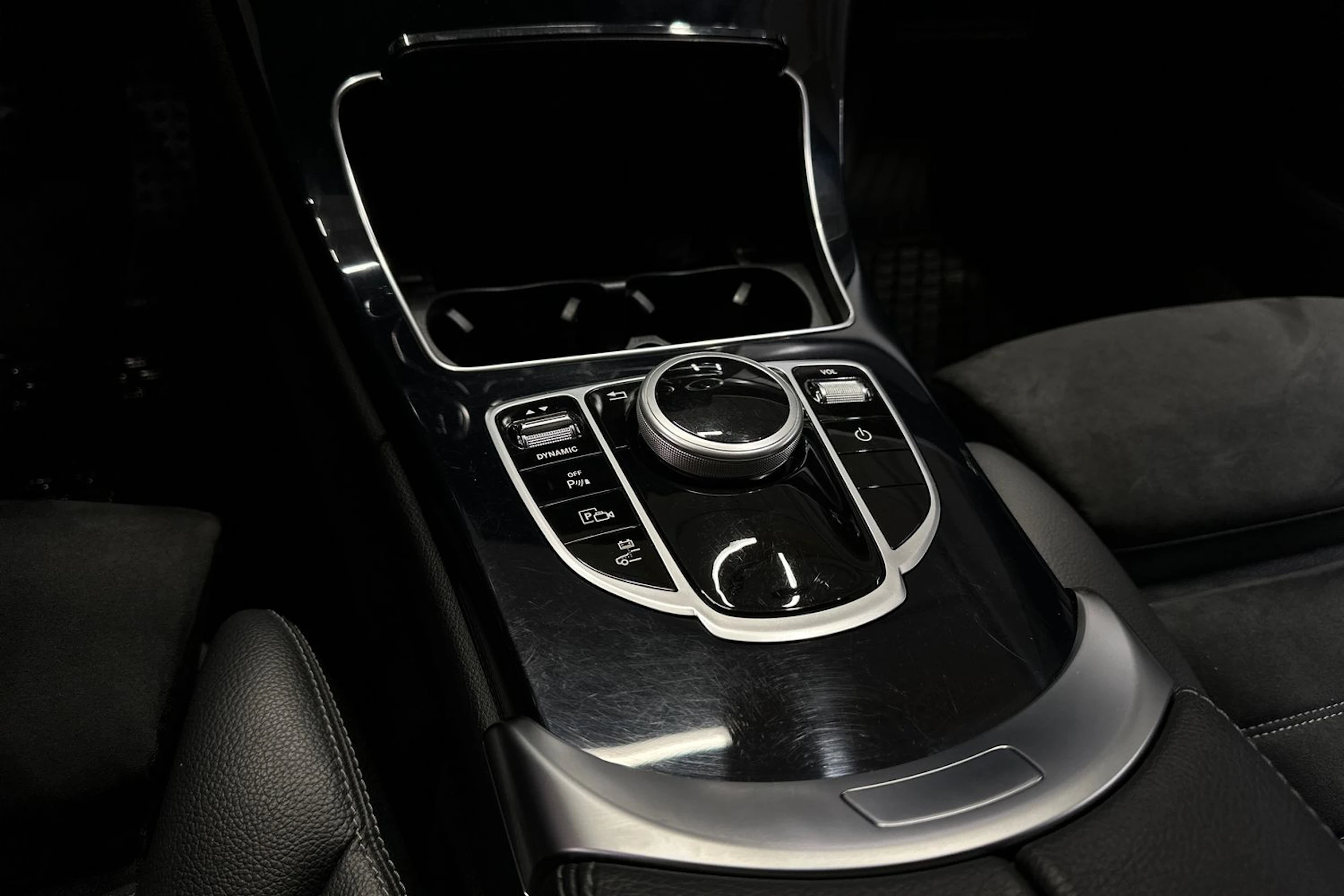 harmaa Mercedes-Benz C 2020 kuva 18.