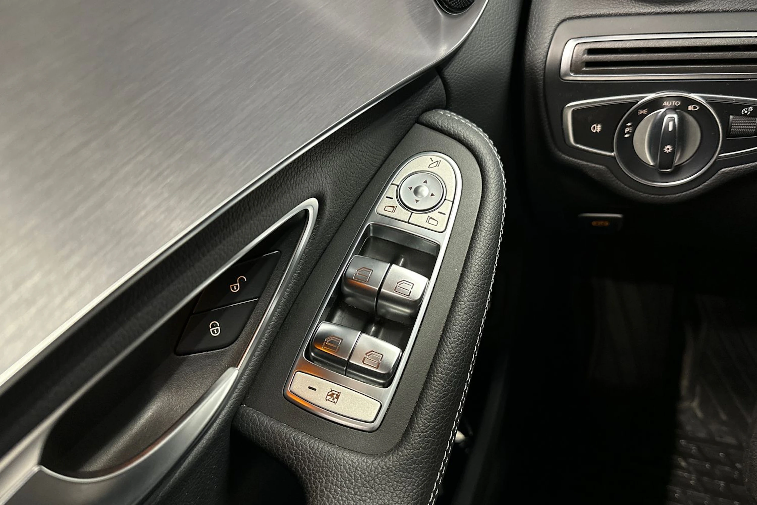 harmaa Mercedes-Benz C 2020 kuva 24.