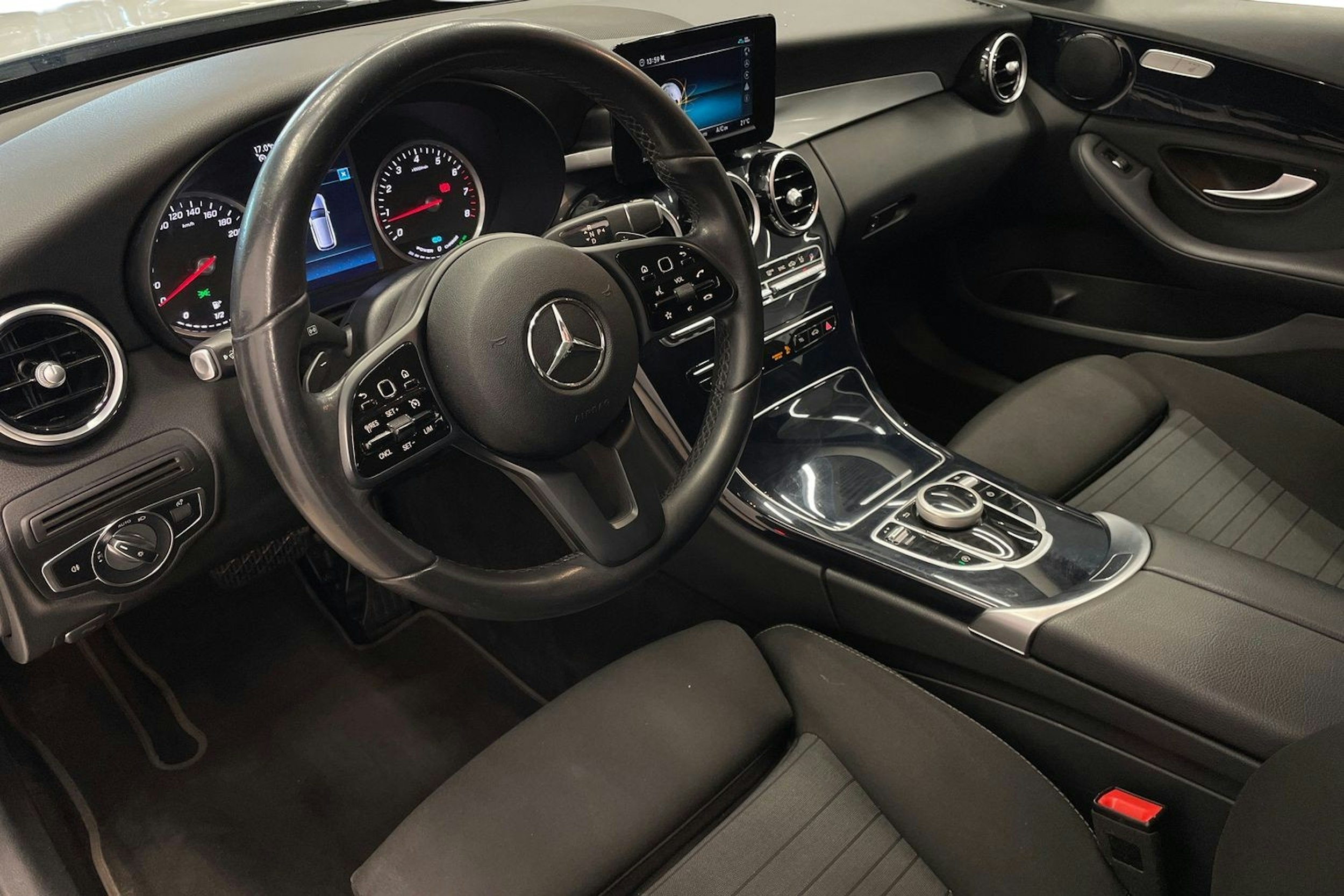 Valkoinen Mercedes-Benz C 2020 kuva 7.