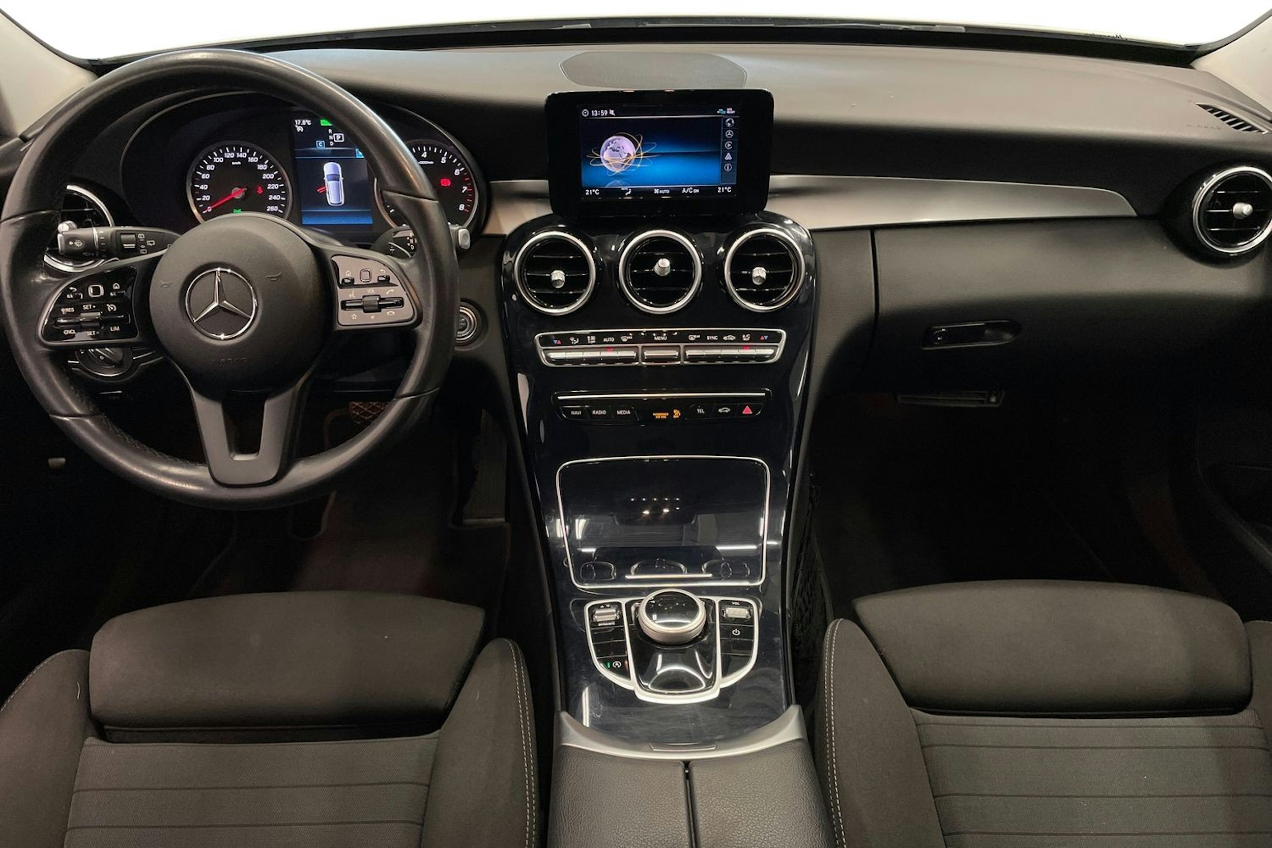 Valkoinen Mercedes-Benz C 2020 kuva 9.