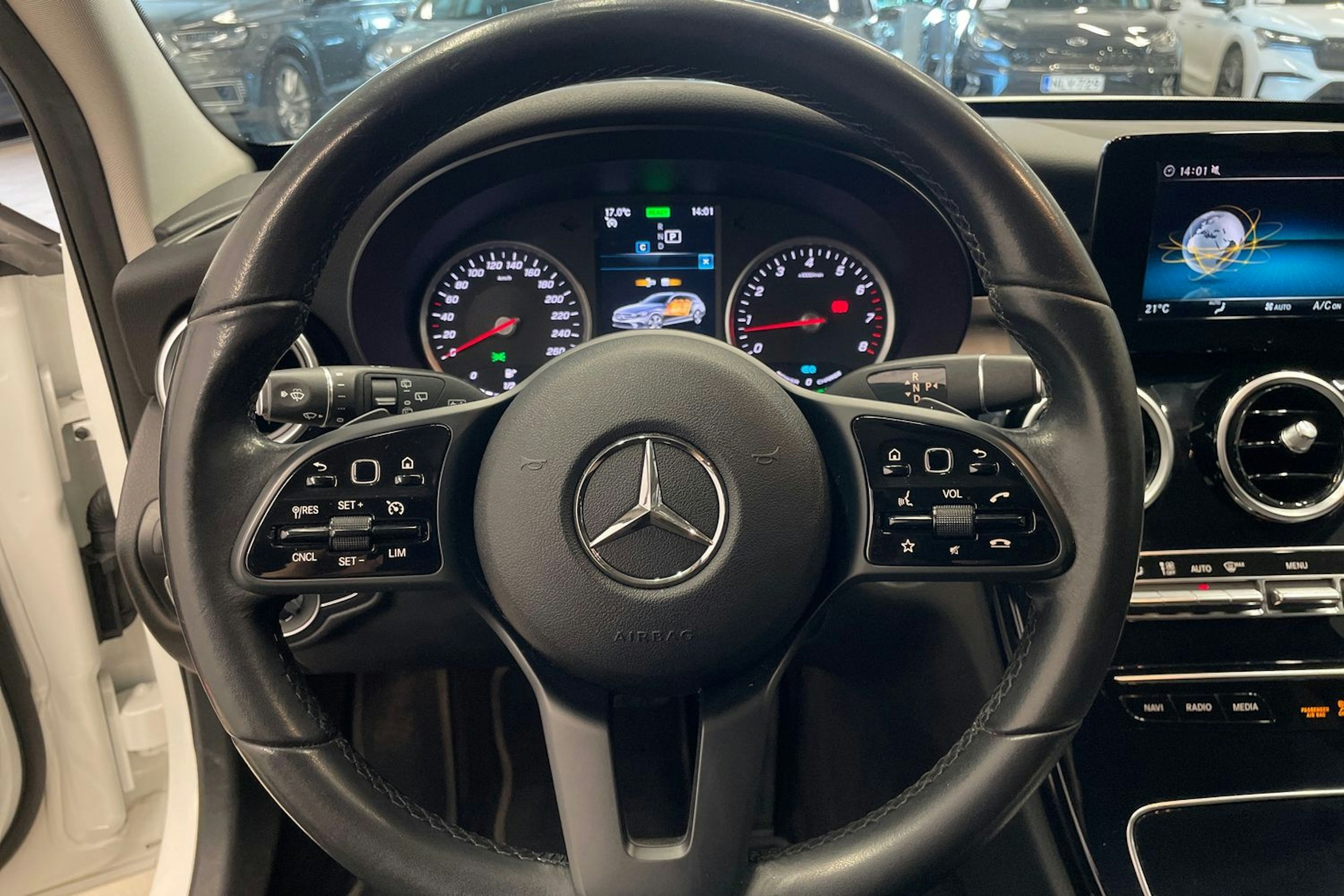 Valkoinen Mercedes-Benz C 2020 kuva 16.