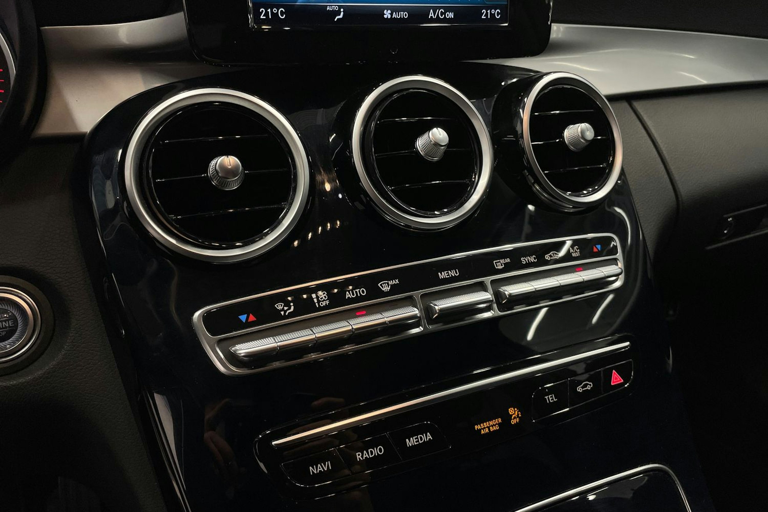 Valkoinen Mercedes-Benz C 2020 kuva 20.