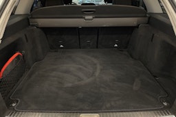 Valkoinen Mercedes-Benz C 2020 kuva 22.