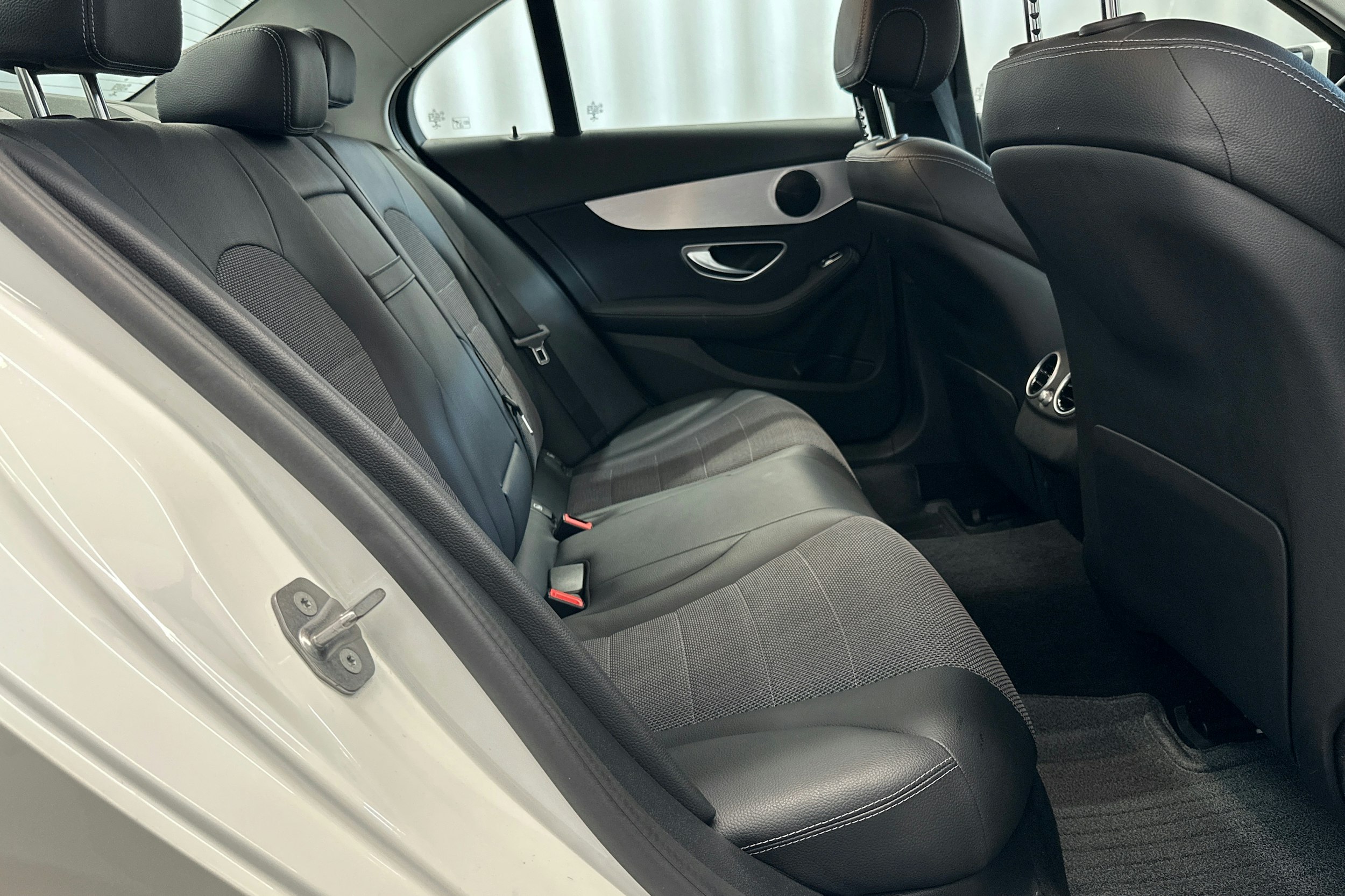 valkoinen Mercedes-Benz C 2020 kuva 15.