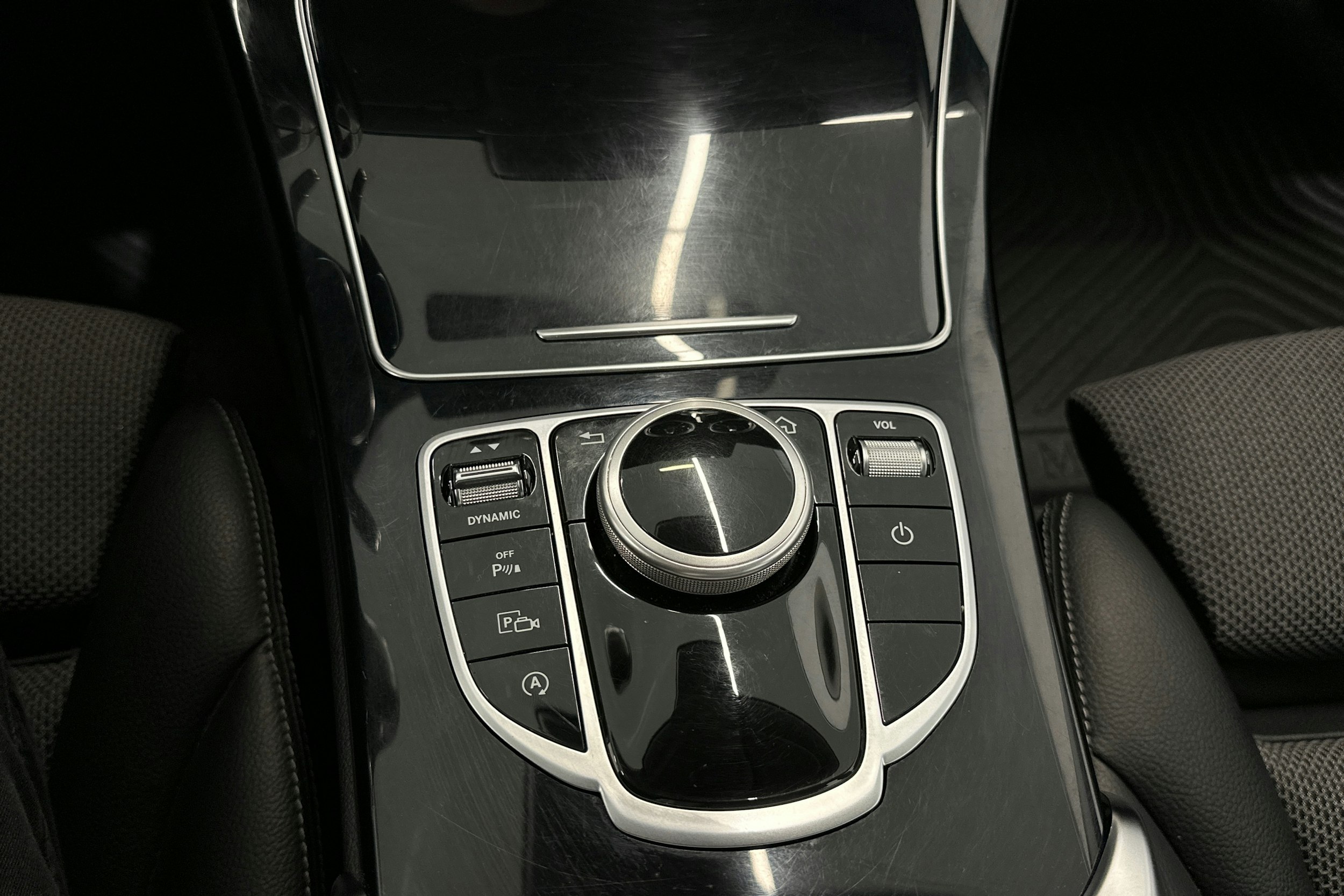 valkoinen Mercedes-Benz C 2020 kuva 27.