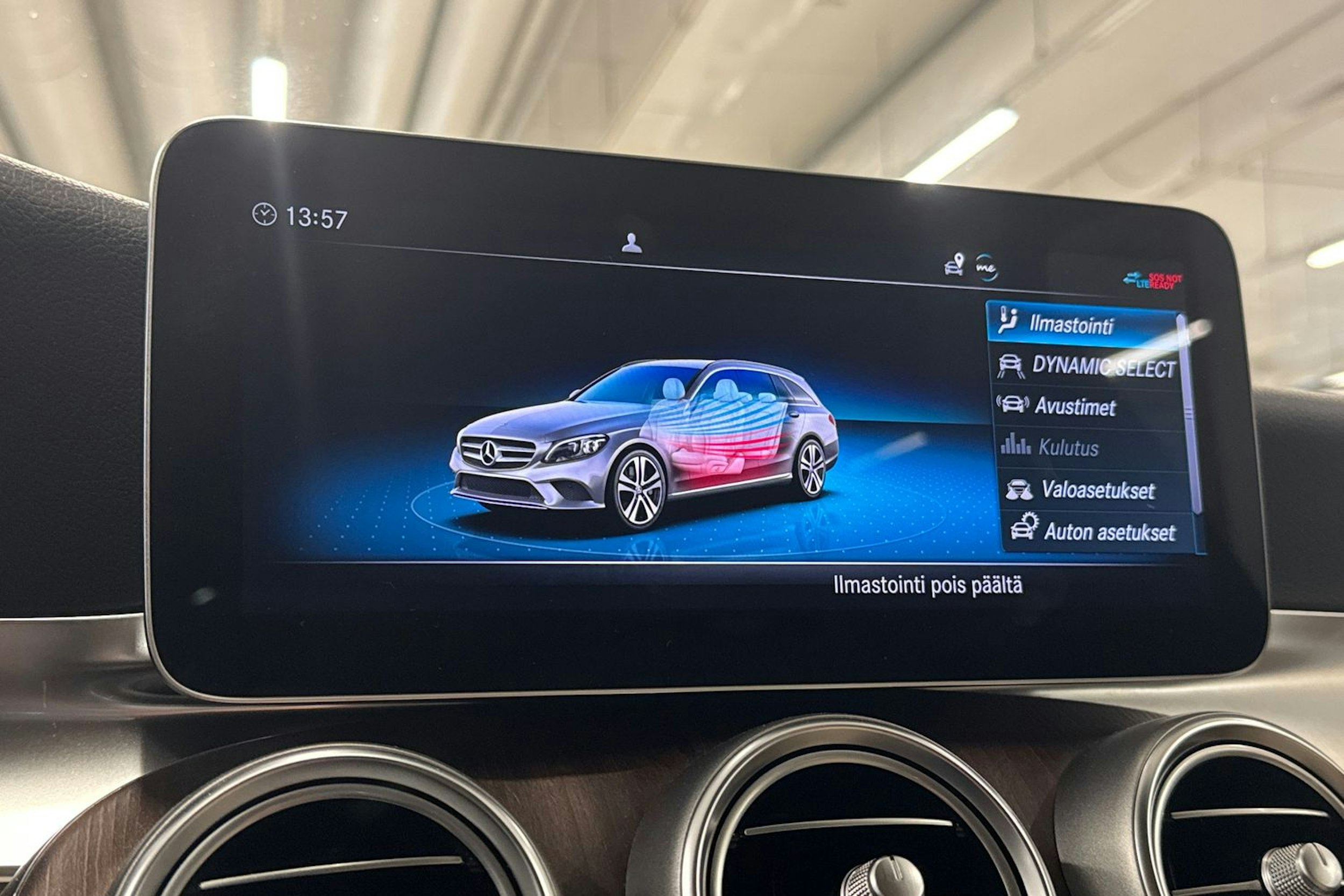 musta Mercedes-Benz C 2021 kuva 26.