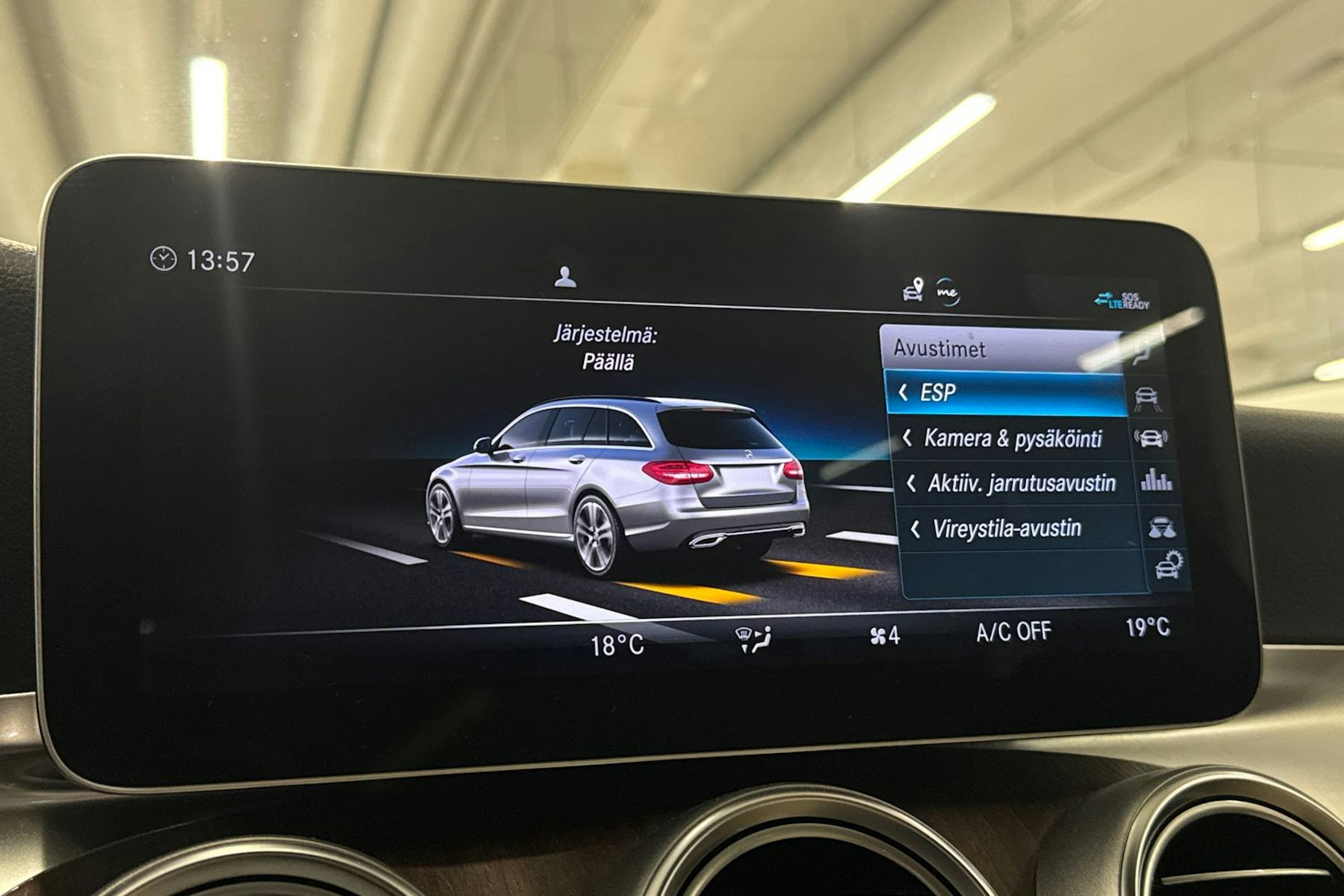 musta Mercedes-Benz C 2021 kuva 27.