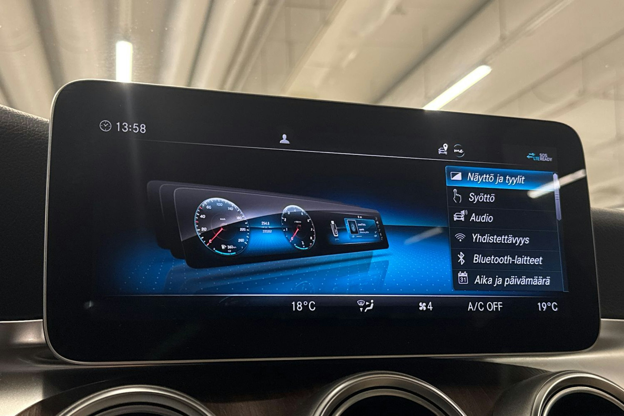 musta Mercedes-Benz C 2021 kuva 29.
