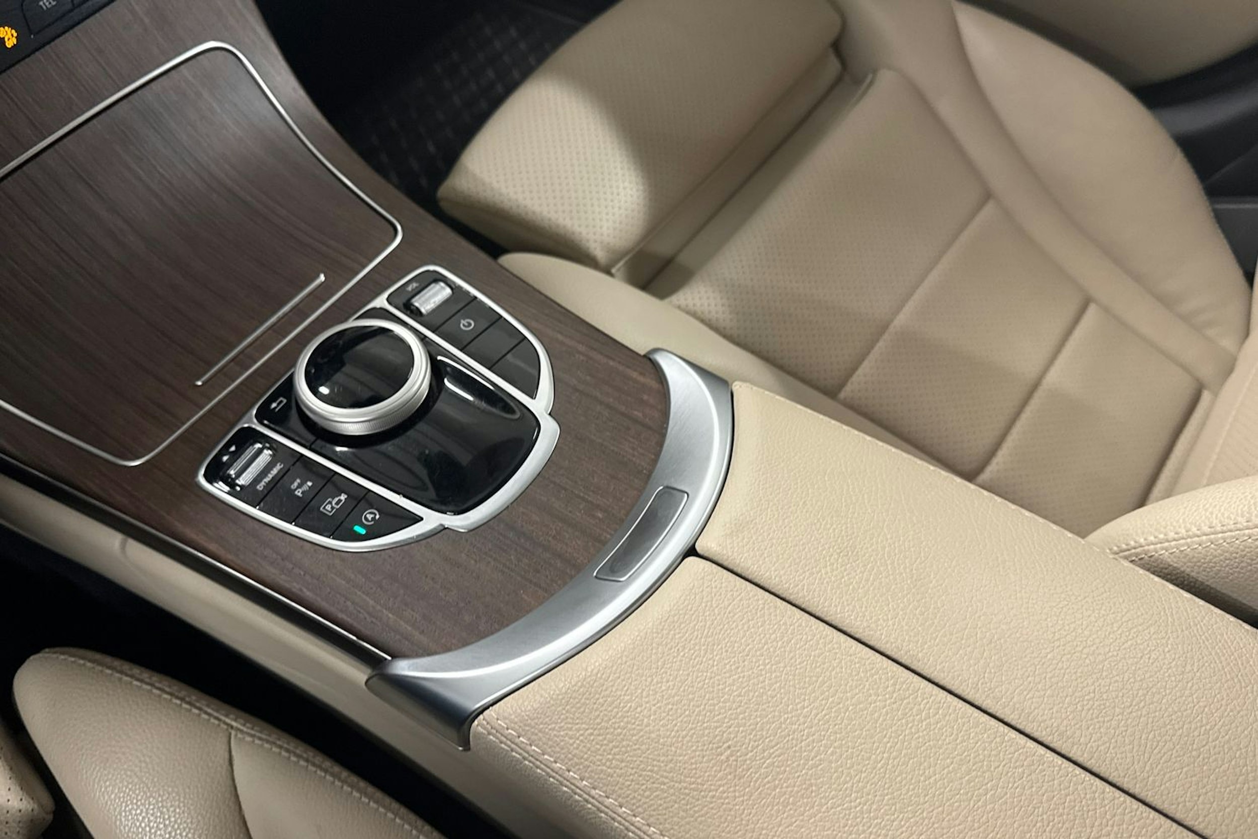 musta Mercedes-Benz C 2021 kuva 31.