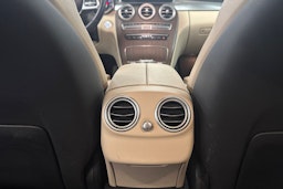 musta Mercedes-Benz C 2021 kuva 32.
