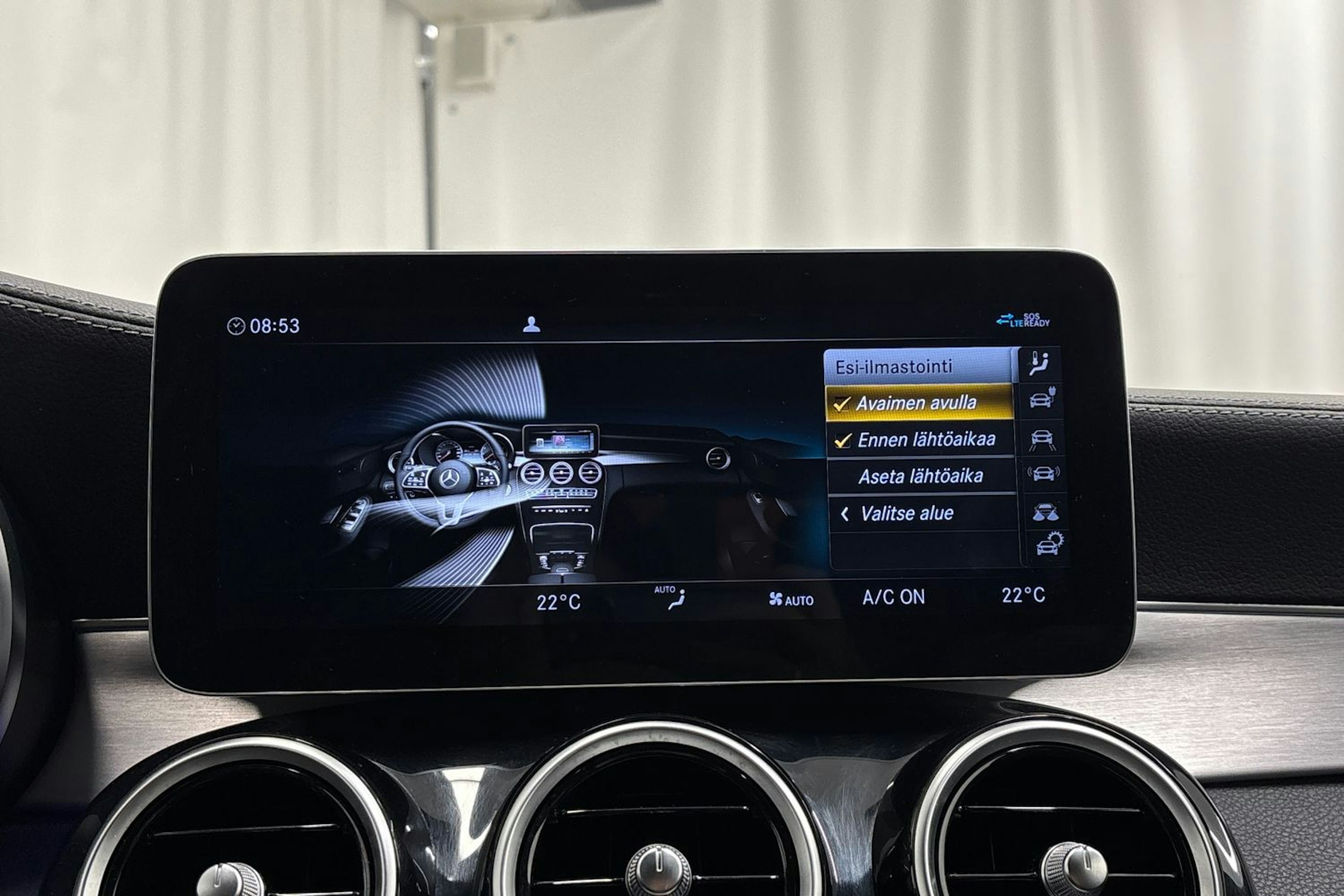 sininen Mercedes-Benz C 2021 kuva 22.