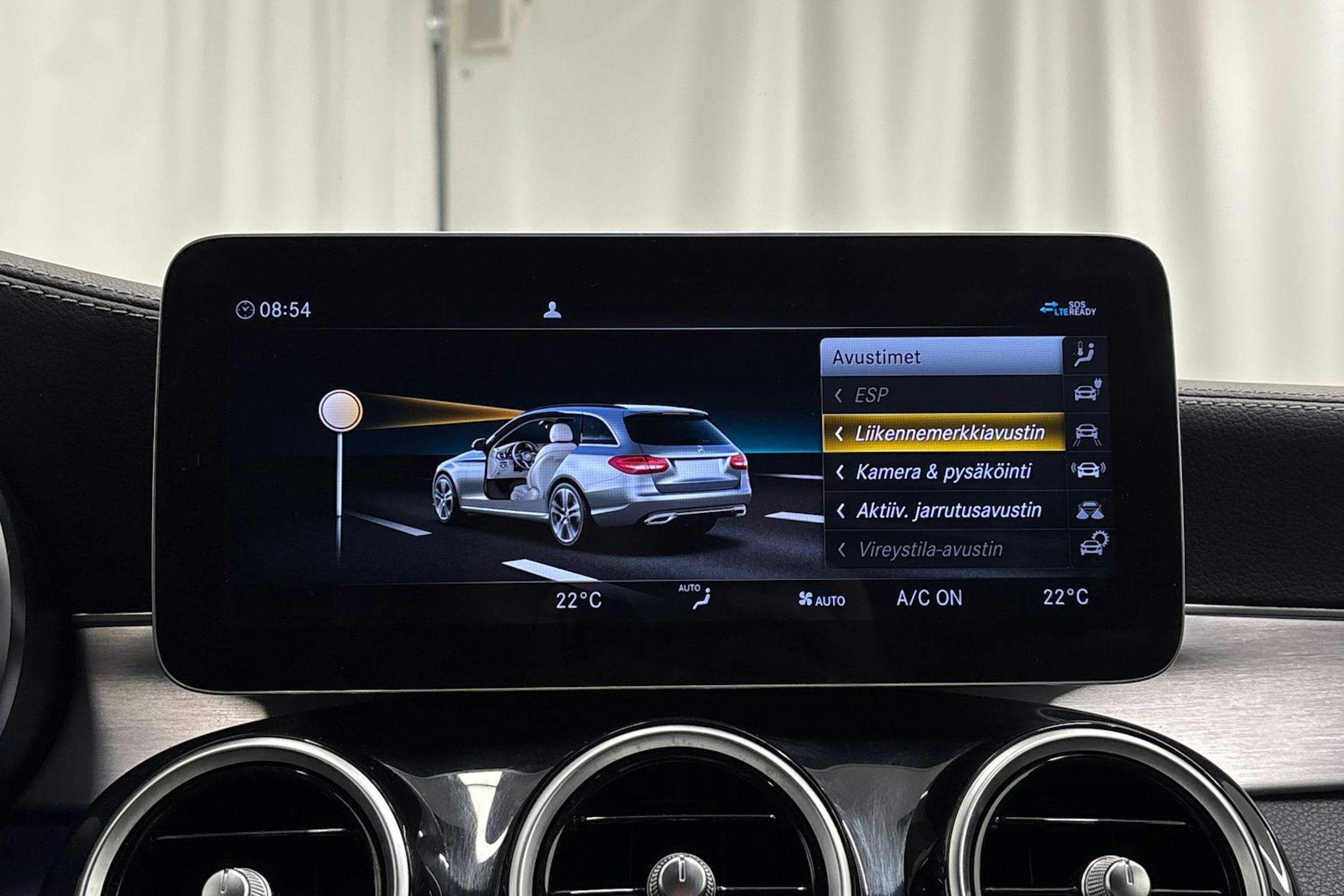 sininen Mercedes-Benz C 2021 kuva 23.